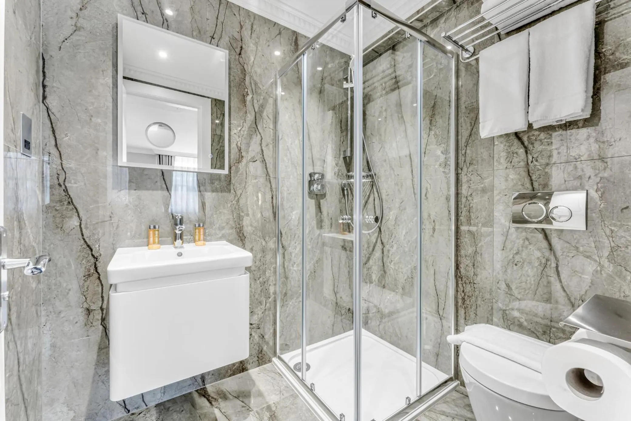 Shower in Cleveland Residences Bloomsbury