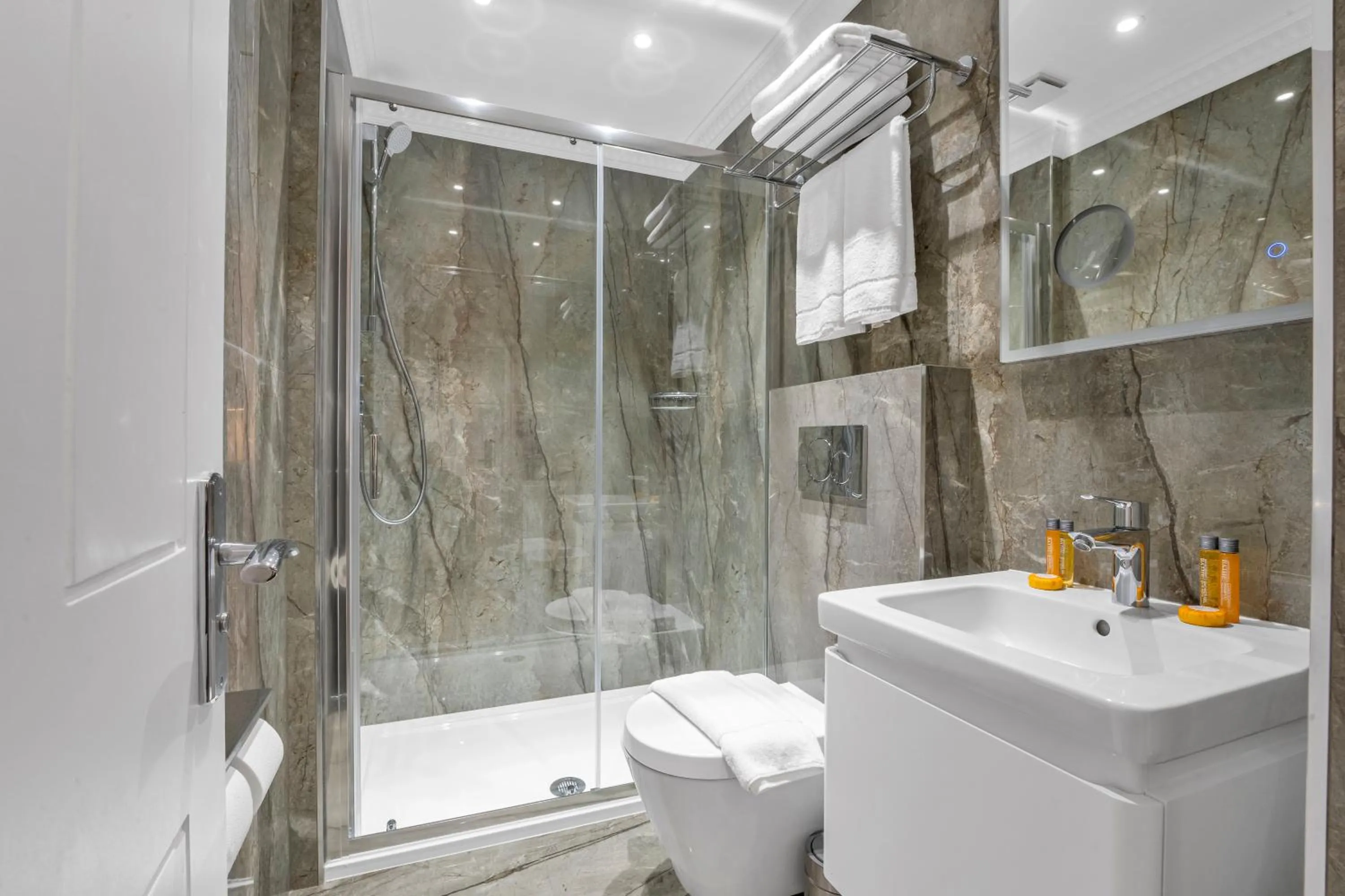 Shower in Cleveland Residences Bloomsbury