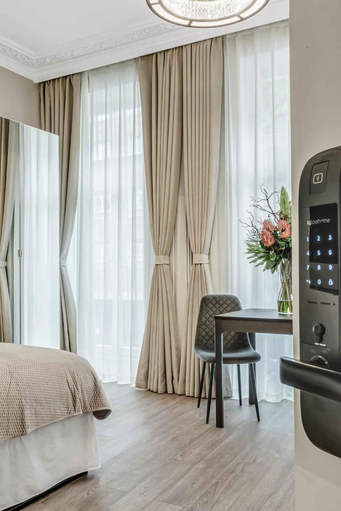 Photo of the whole room, Bed in Cleveland Residences Bloomsbury