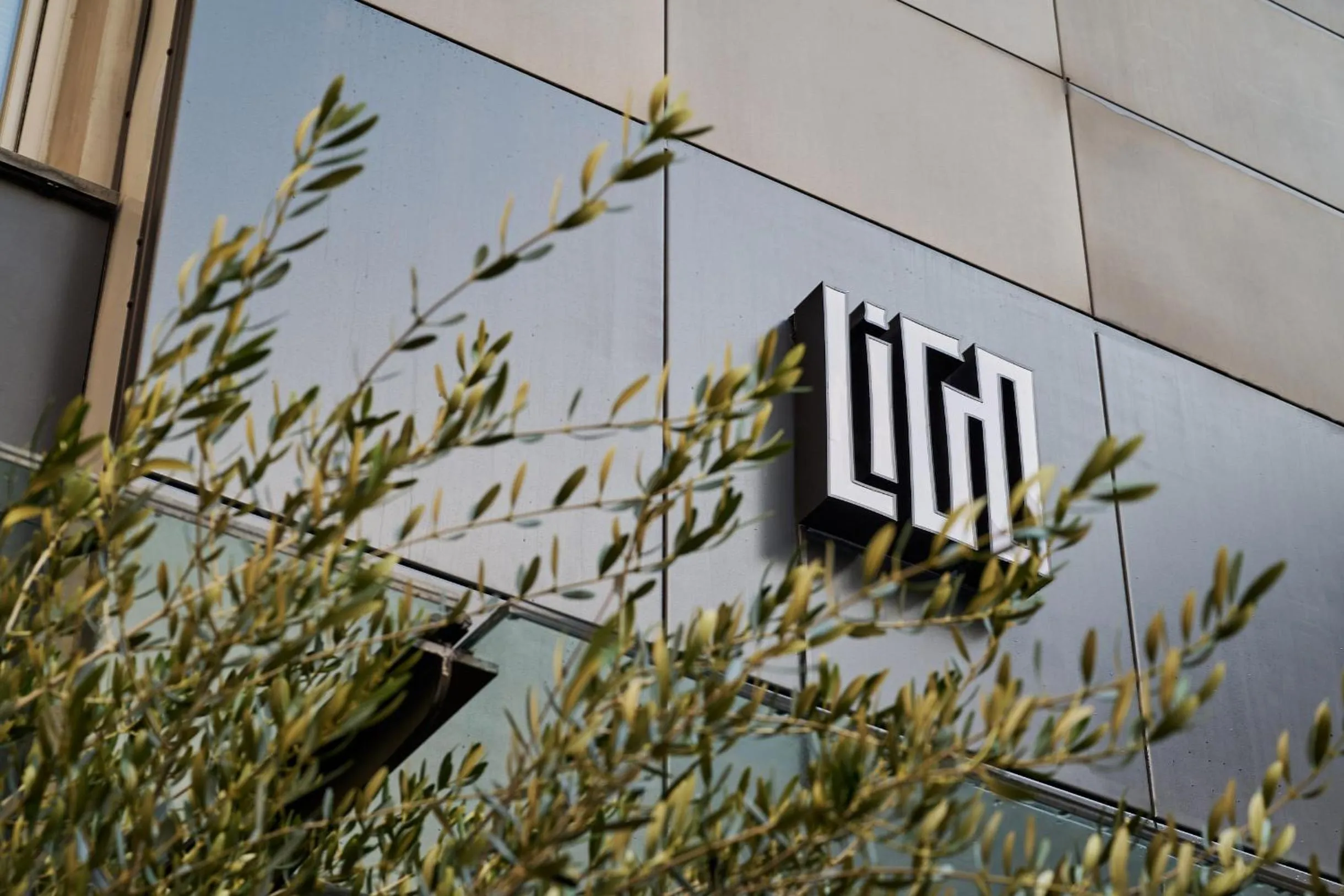 Facade/entrance in Hôtel Ligo by HappyCulture