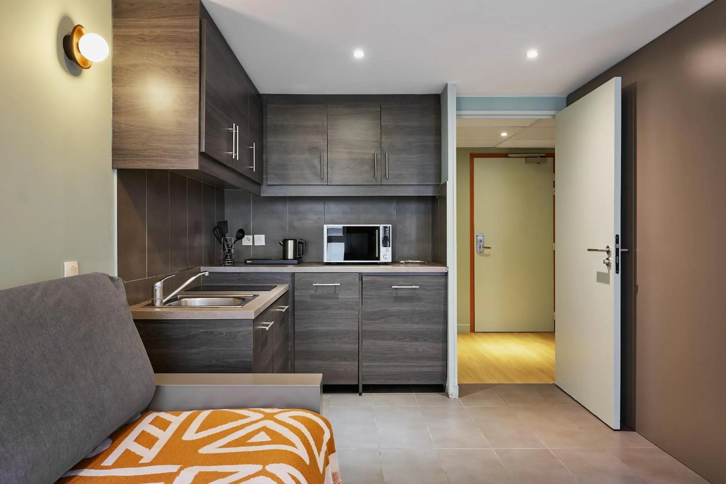 Kitchen or kitchenette in Hôtel Ligo by HappyCulture