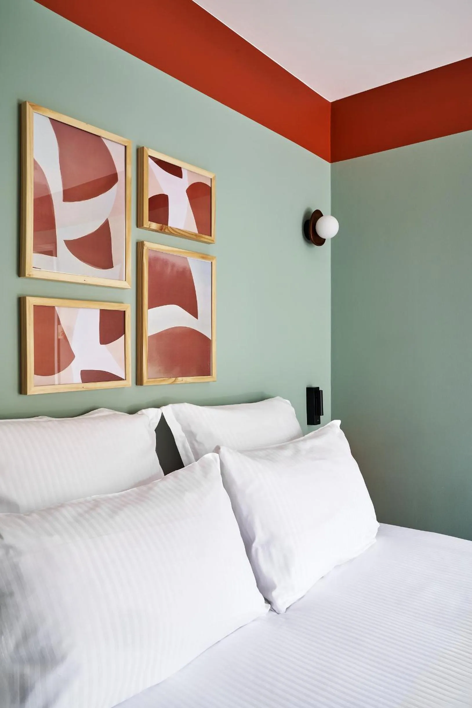 Bed in Hôtel Ligo by HappyCulture