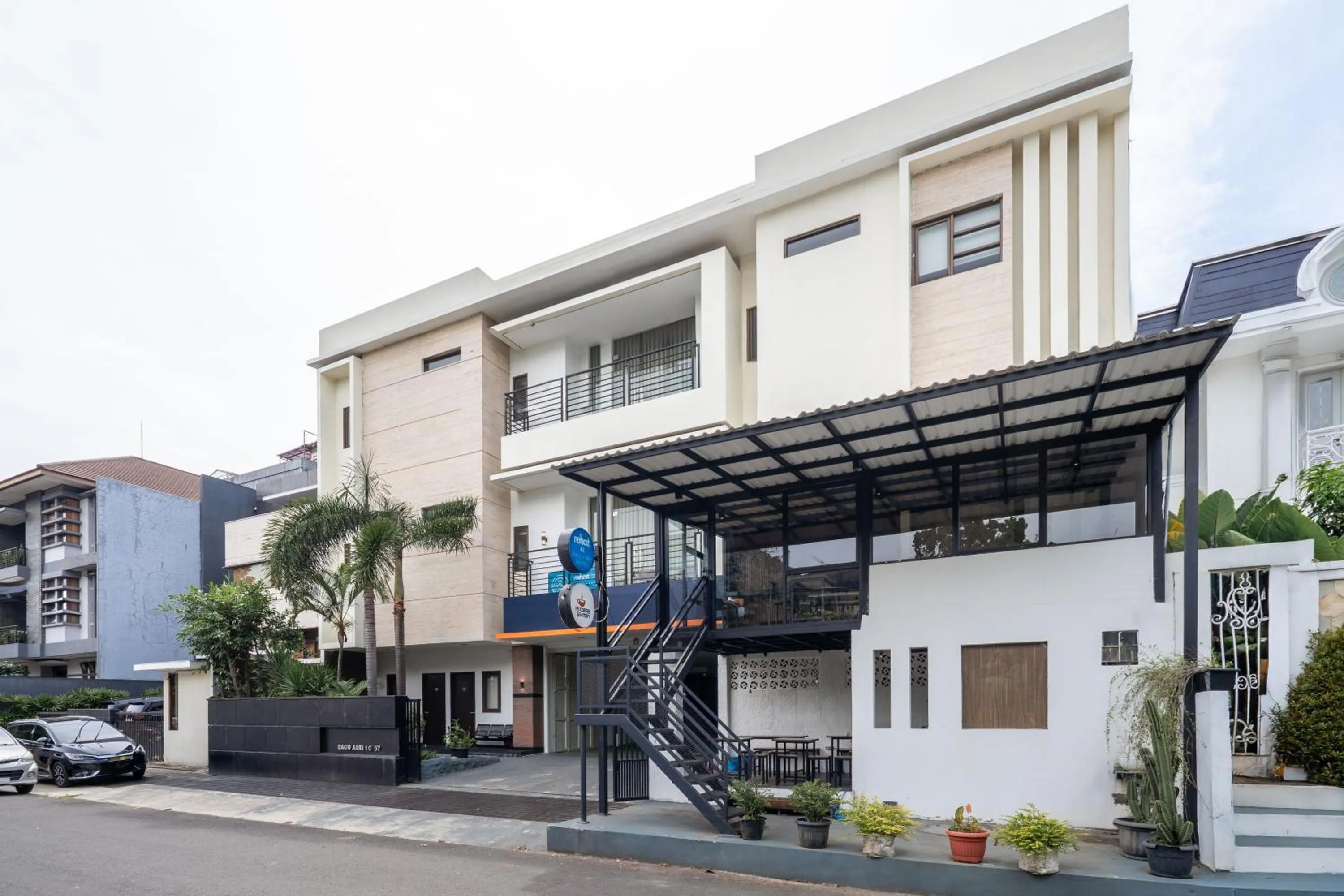 Property building in Rehat at Dago Sky Hotel