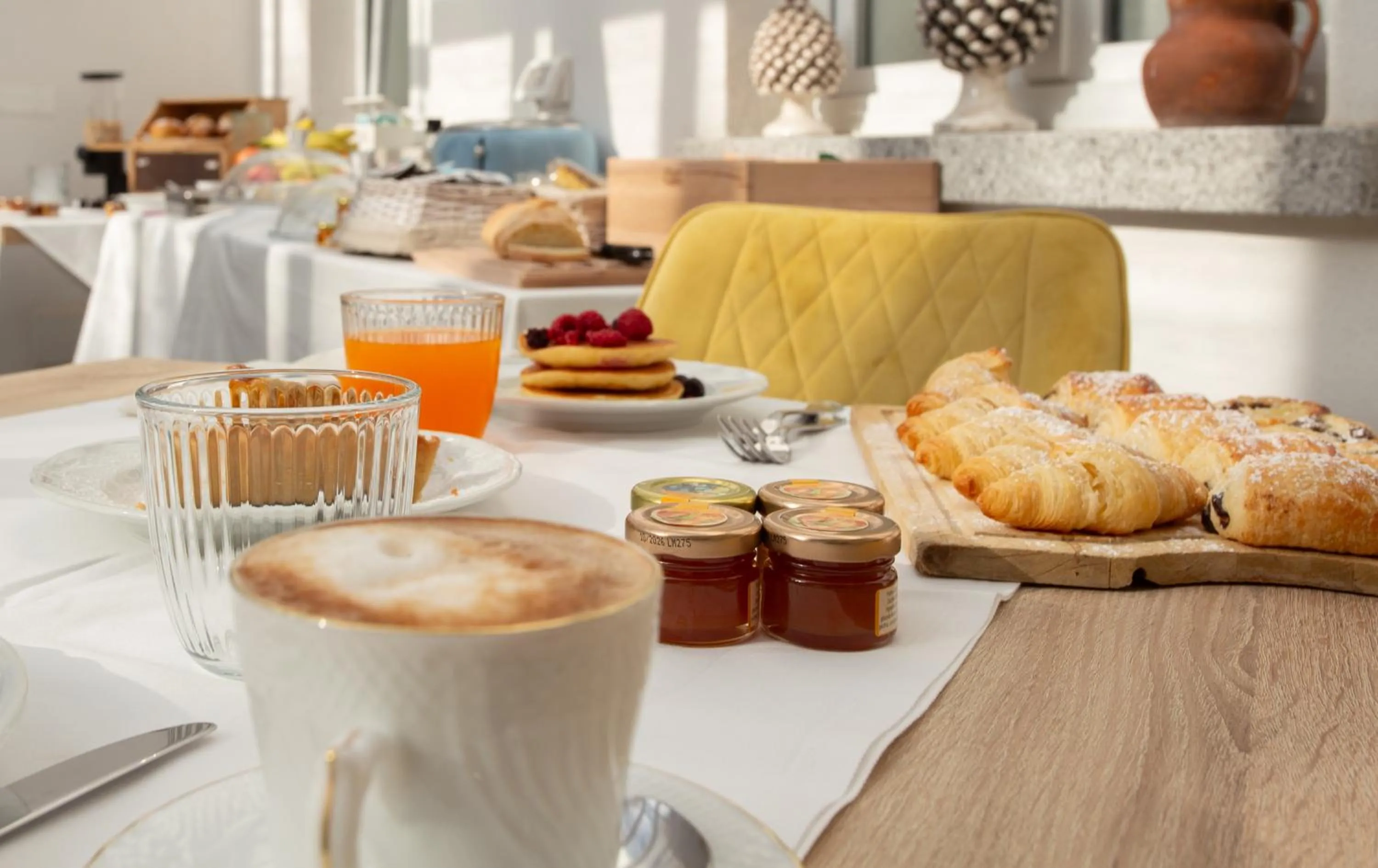 Buffet breakfast in Alexander House Hotel