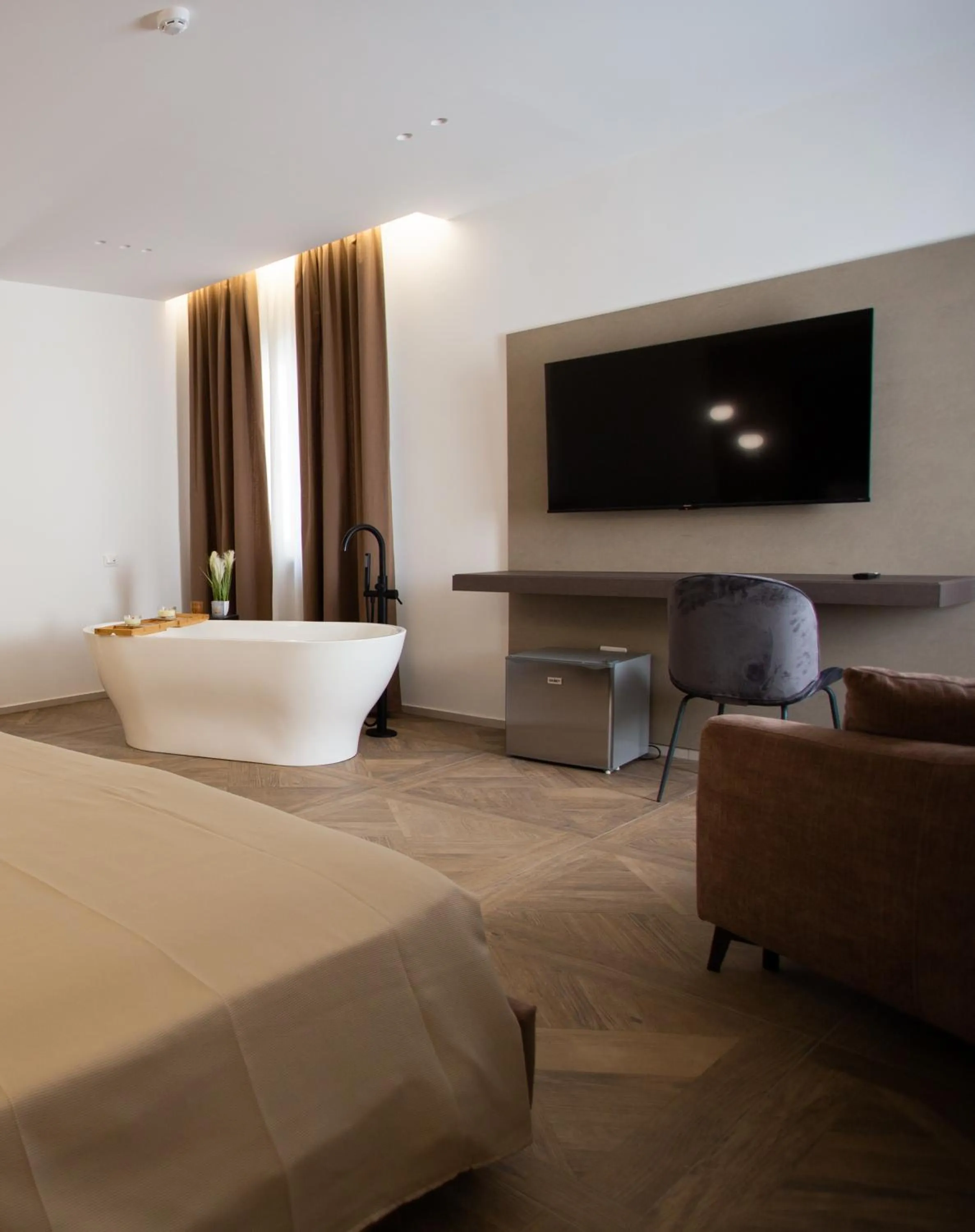 TV and multimedia, Bed in Alexander House Hotel