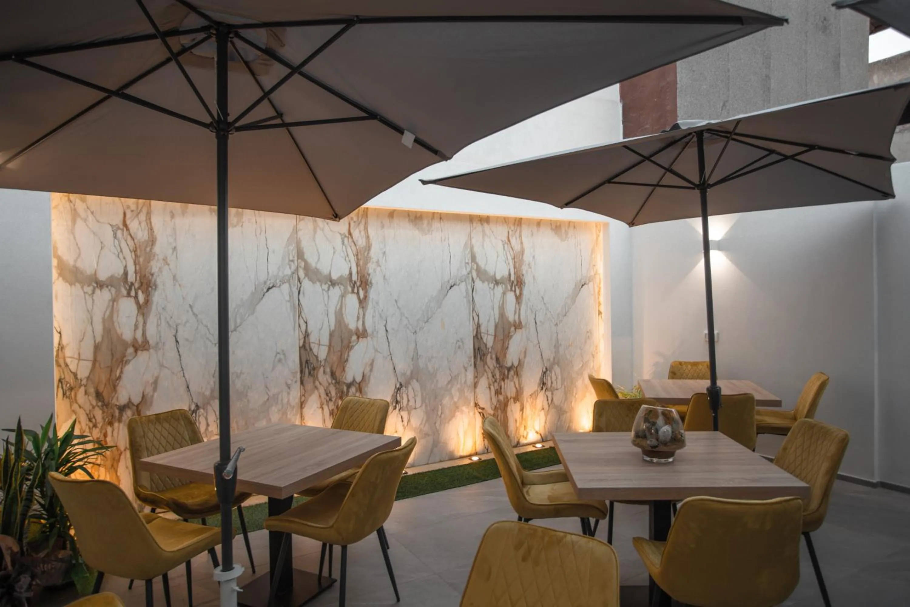 Breakfast in Alexander House Hotel