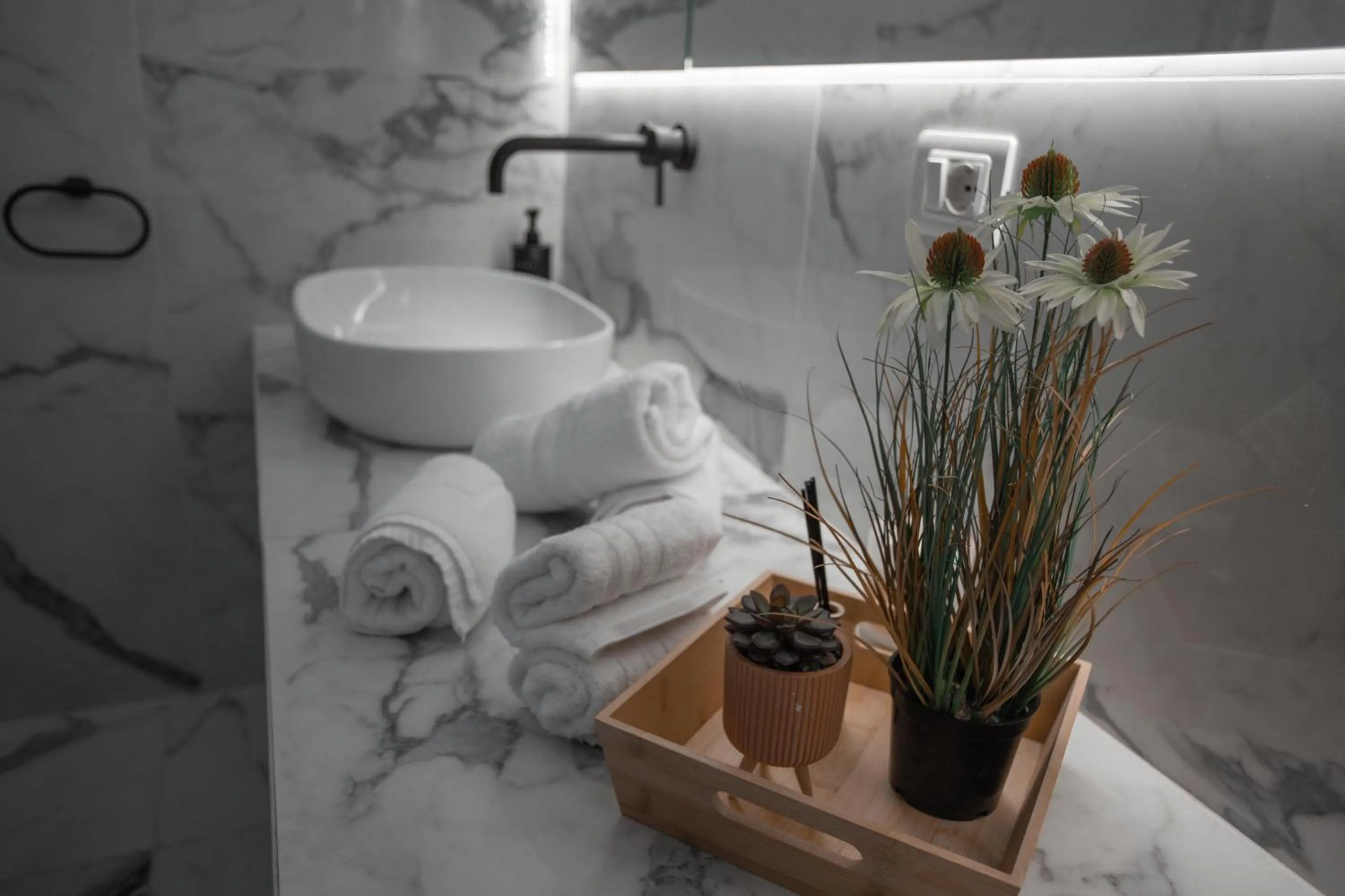 Toilet in Alexander House Hotel