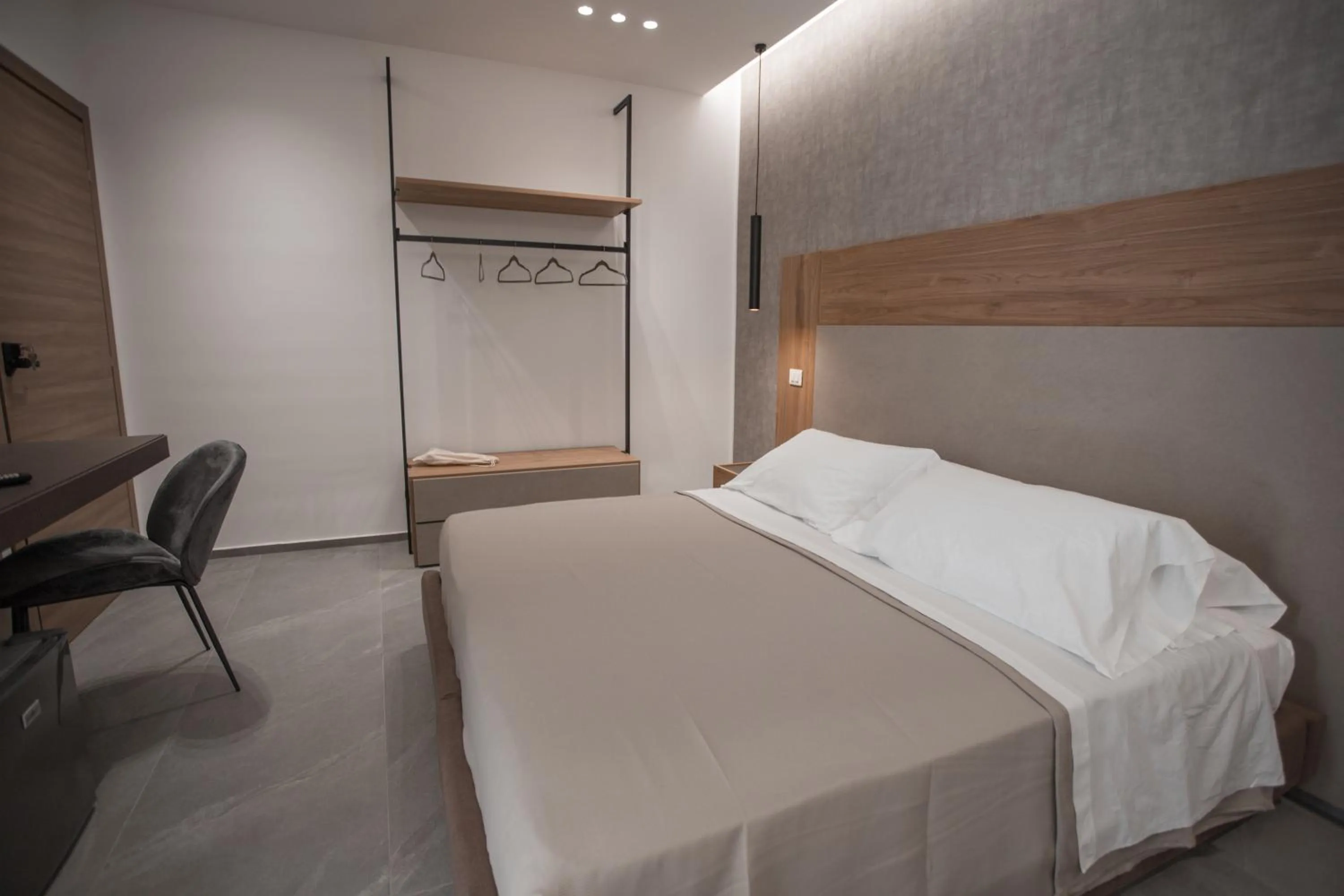 Bed in Alexander House Hotel