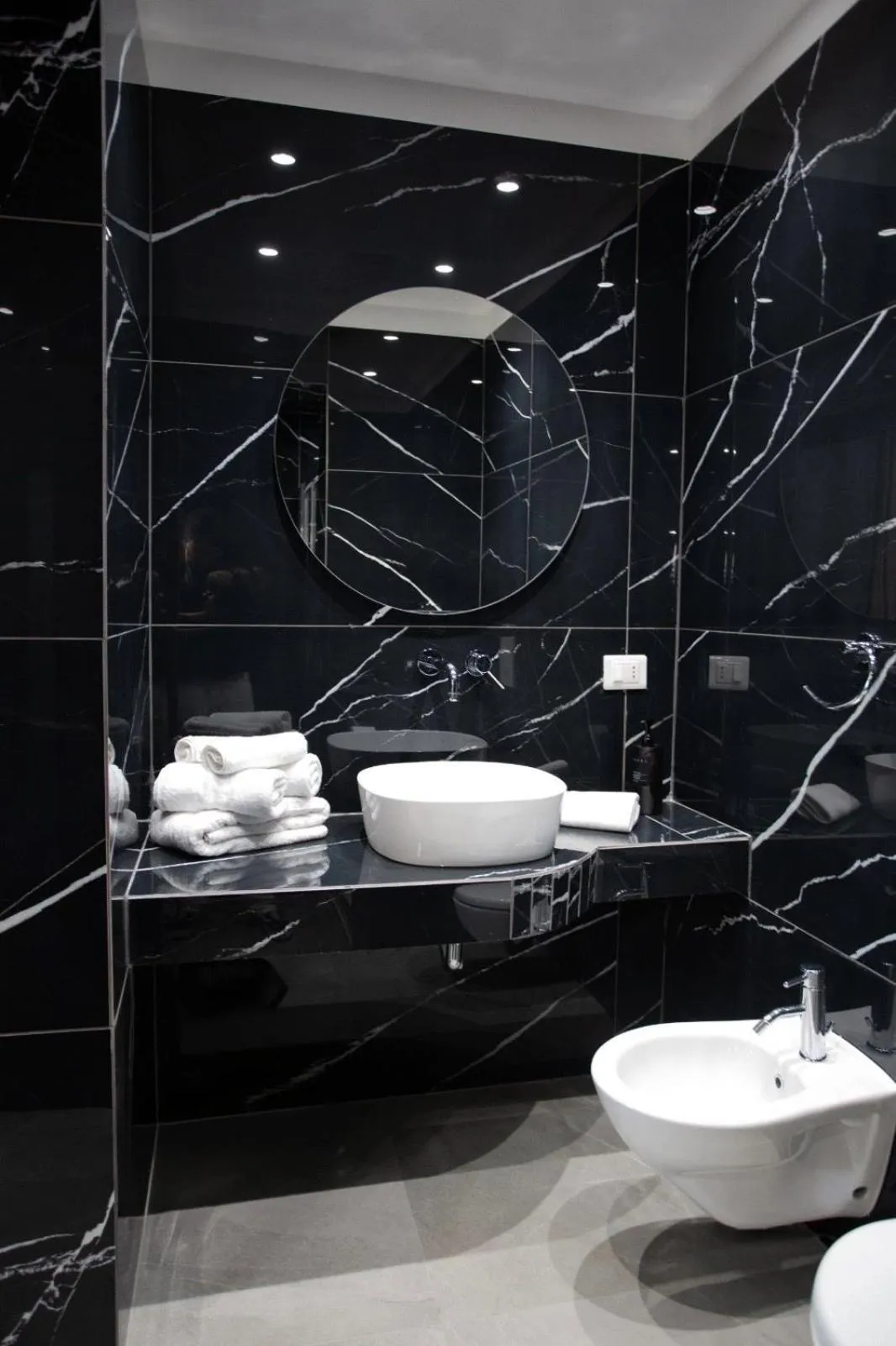 Shower in Alexander House Hotel