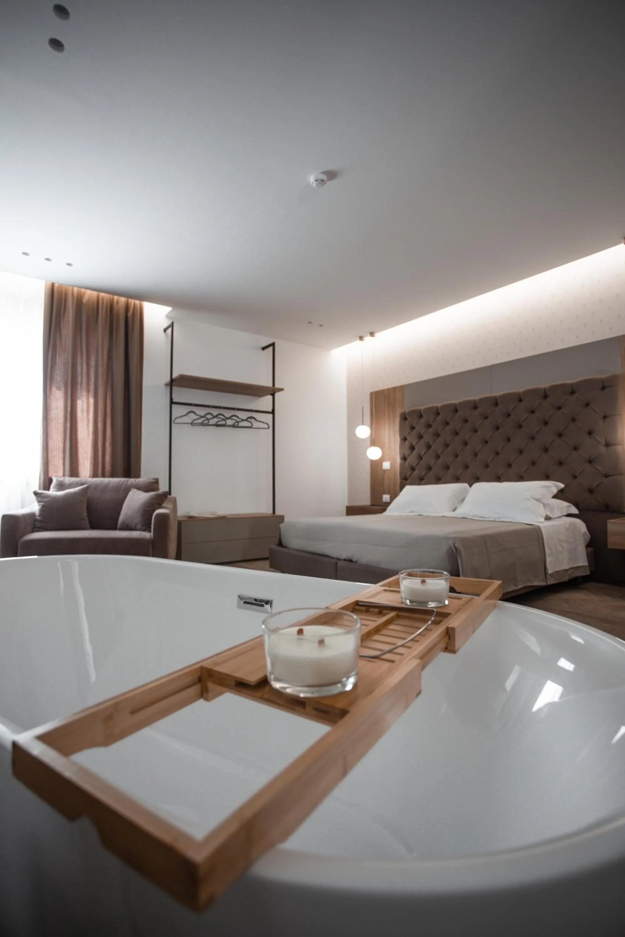 Bedroom, Bed in Alexander House Hotel