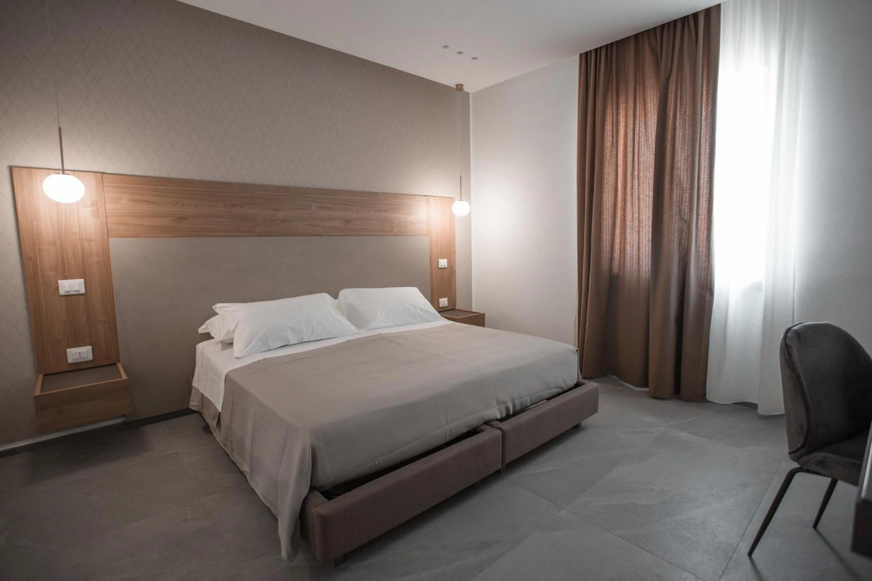 Bed in Alexander House Hotel