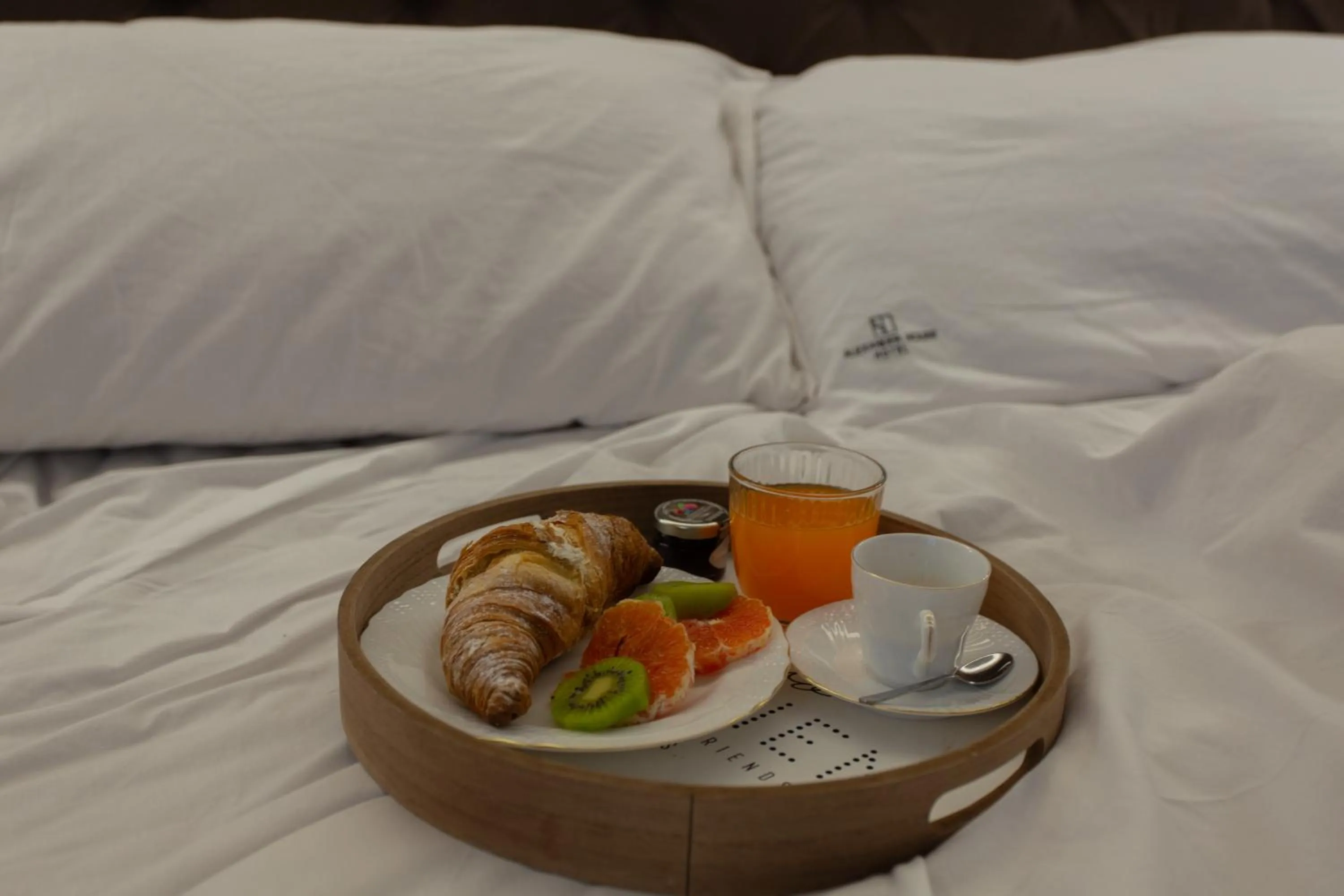 Breakfast, Bed in Alexander House Hotel