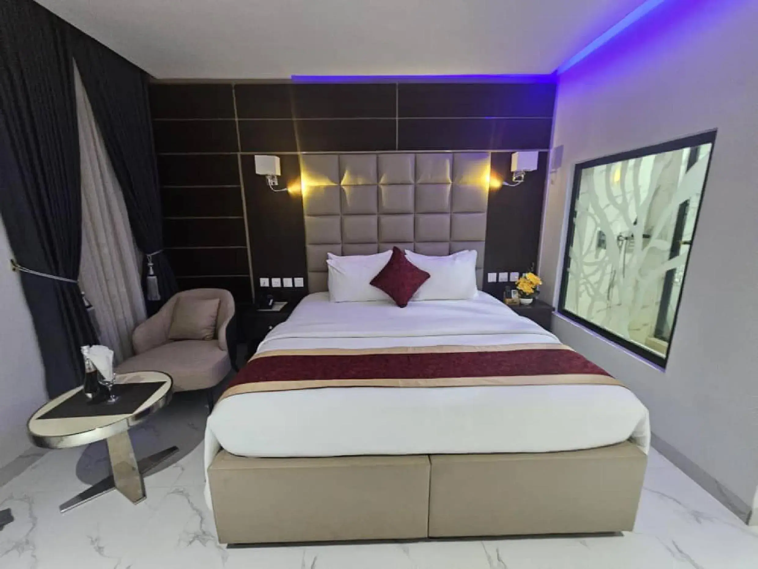 Deluxe Single Room in Carlton Swiss Luxury Residency Deluxe Single Room in Carlton Swiss Luxury Residency