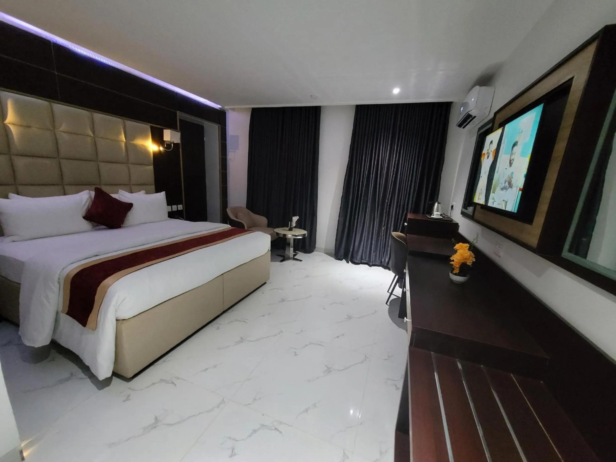 Bed in Carlton Swiss Luxury Residency