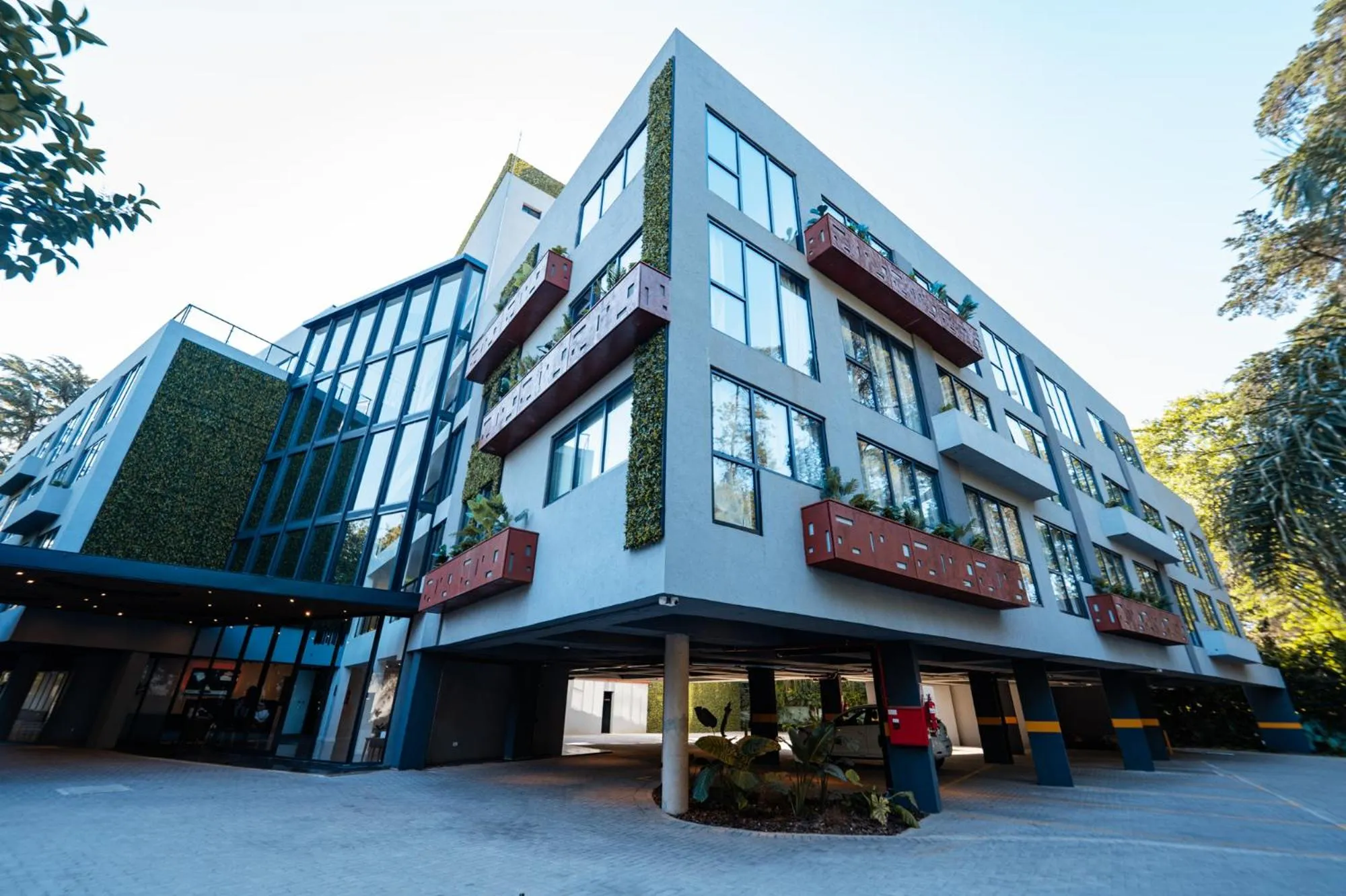 Facade/entrance in Mérit Parque Leloir by Amérian