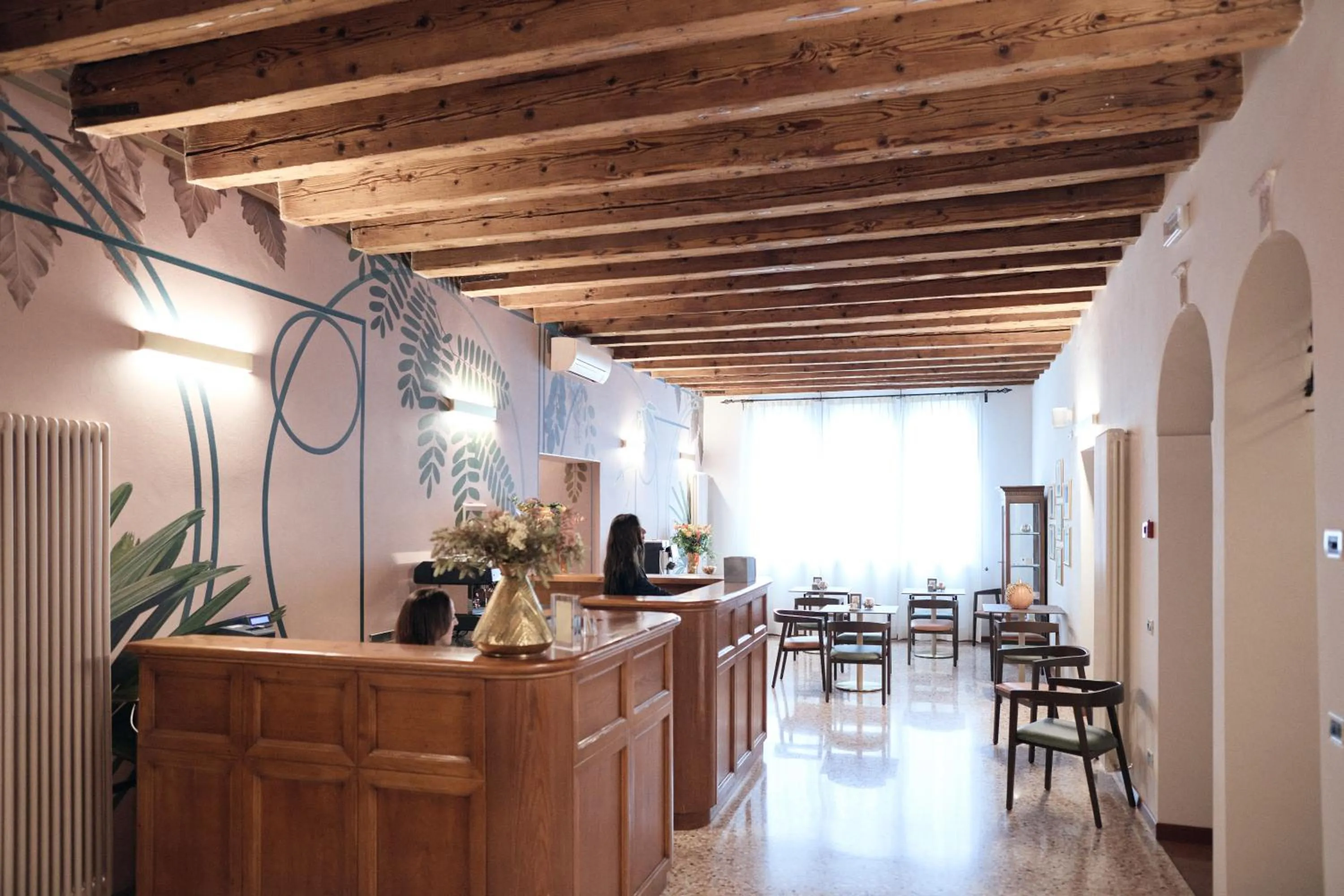 Restaurant/places to eat in Hotel Roma