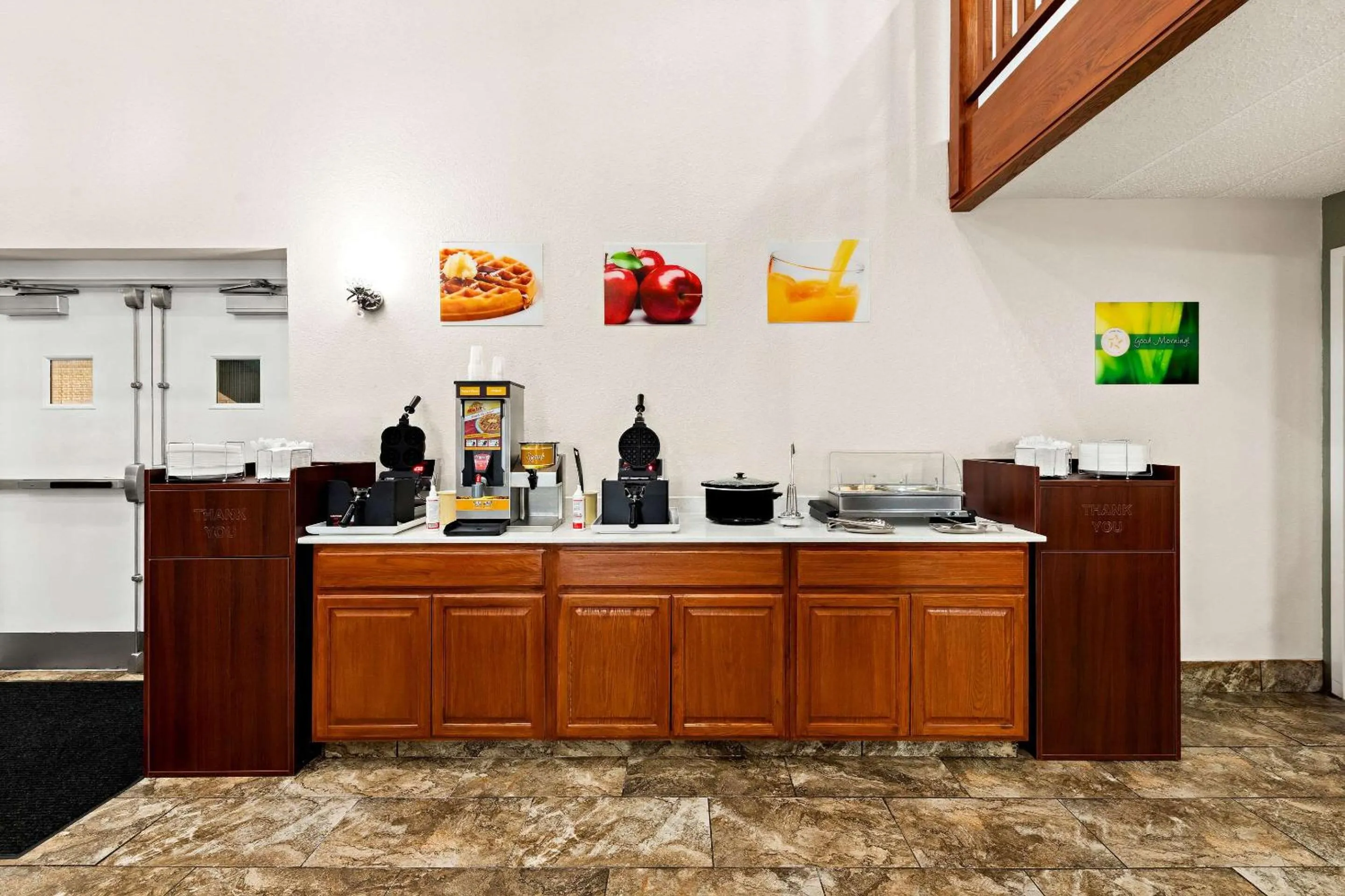 Breakfast in Suburban Studios Mason Near Kings Island