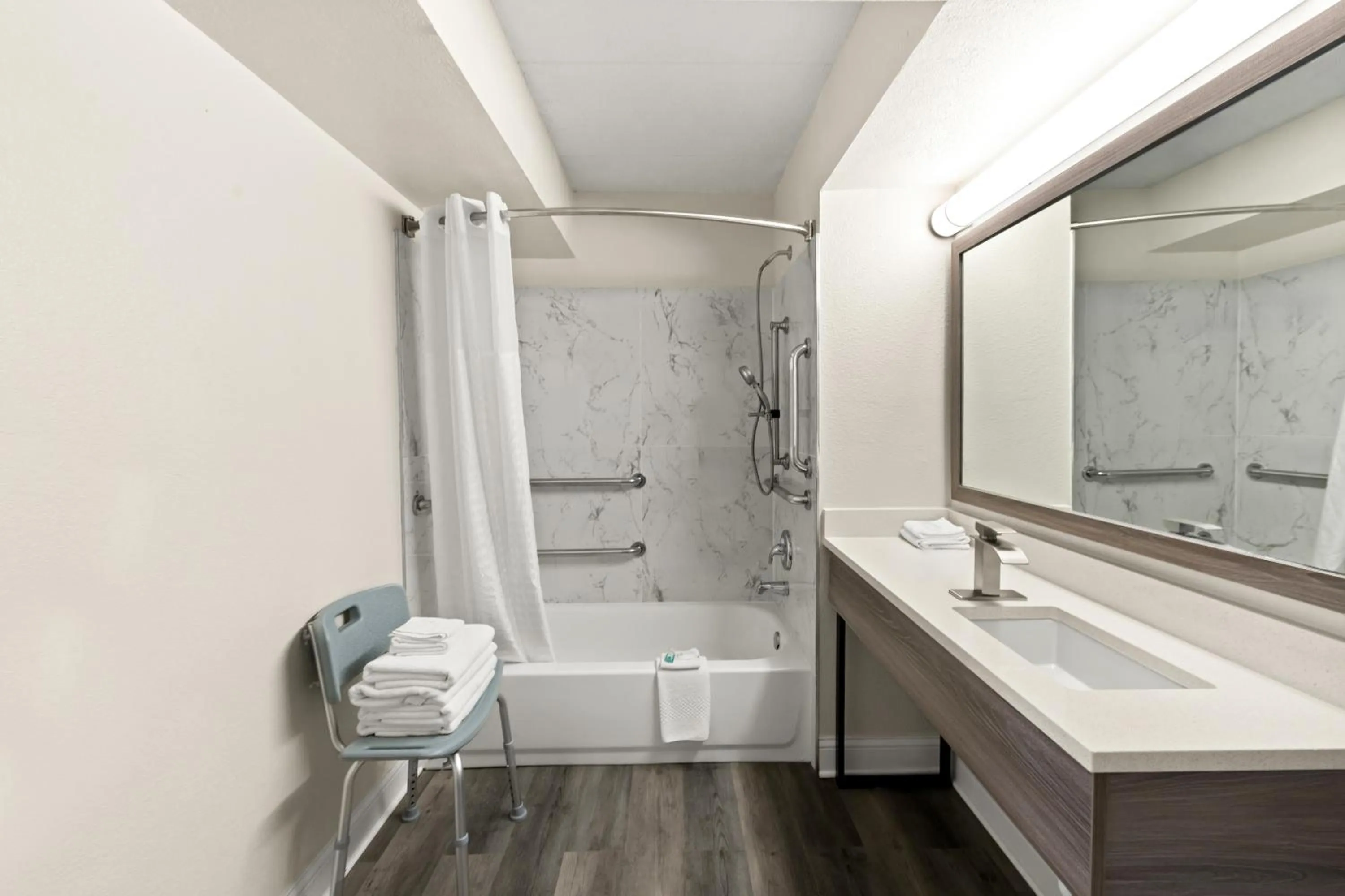 Bathroom in Suburban Studios Mason Near Kings Island