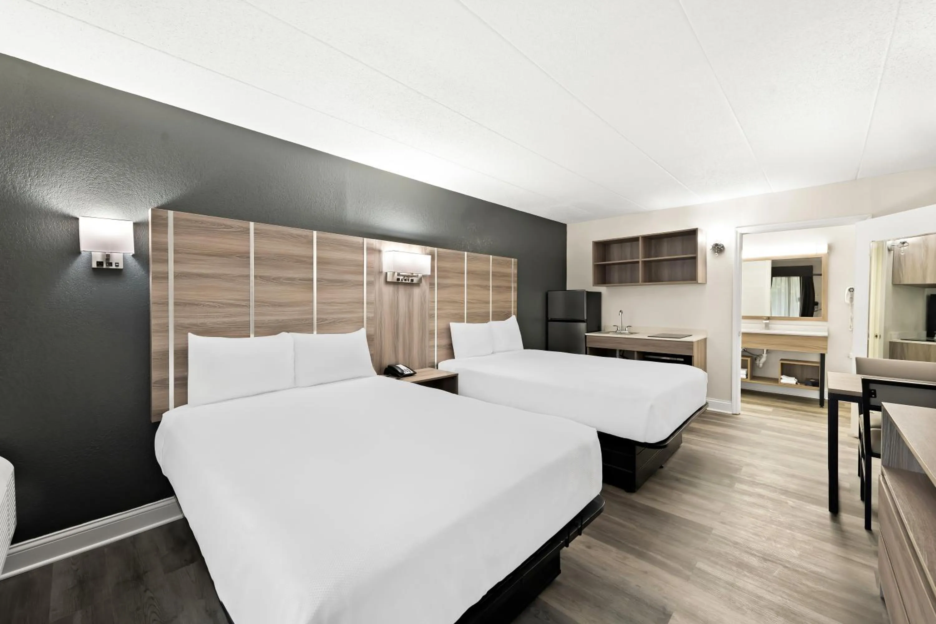 Bedroom, Bed in Suburban Studios Mason Near Kings Island