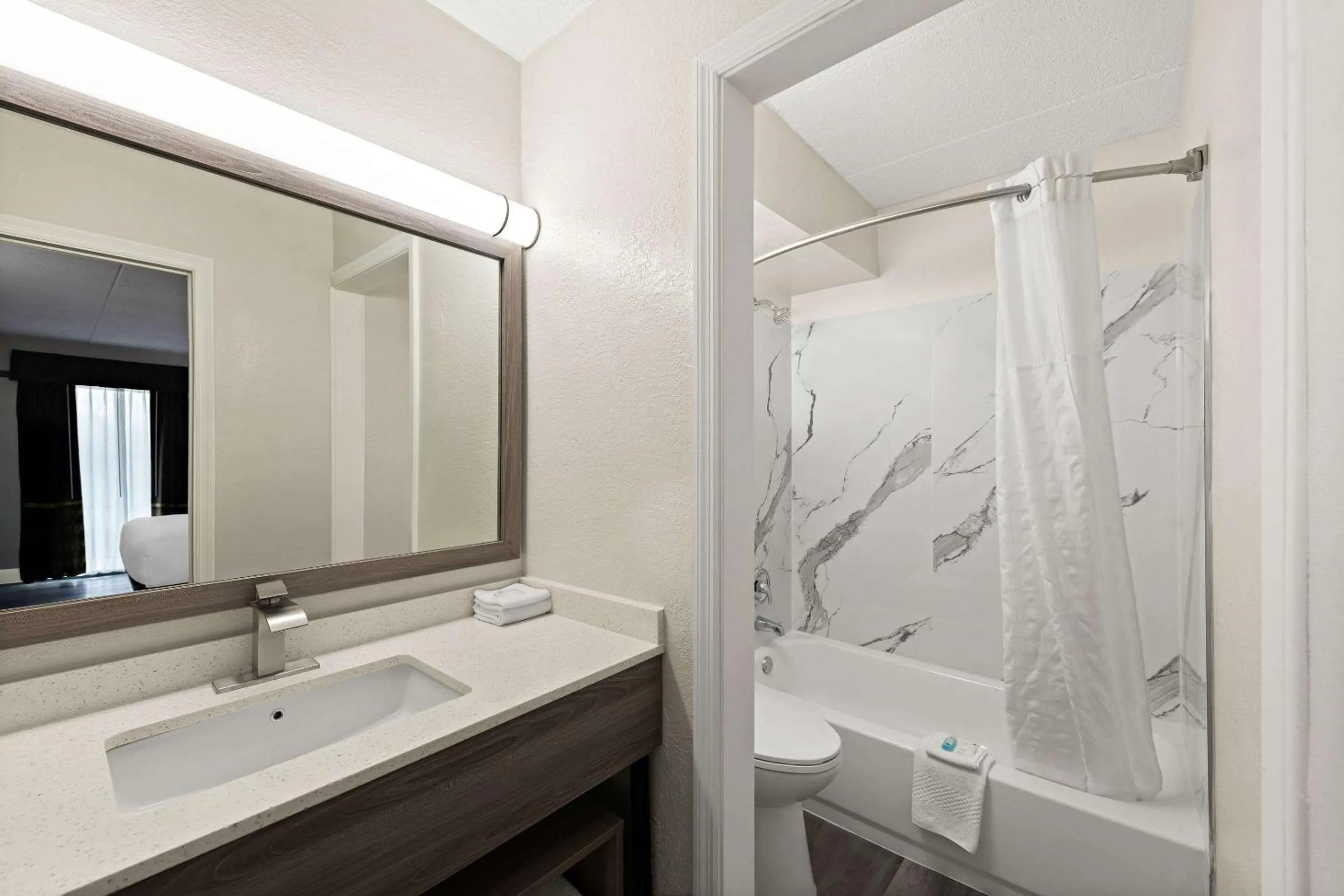 Bathroom in Suburban Studios Mason Near Kings Island