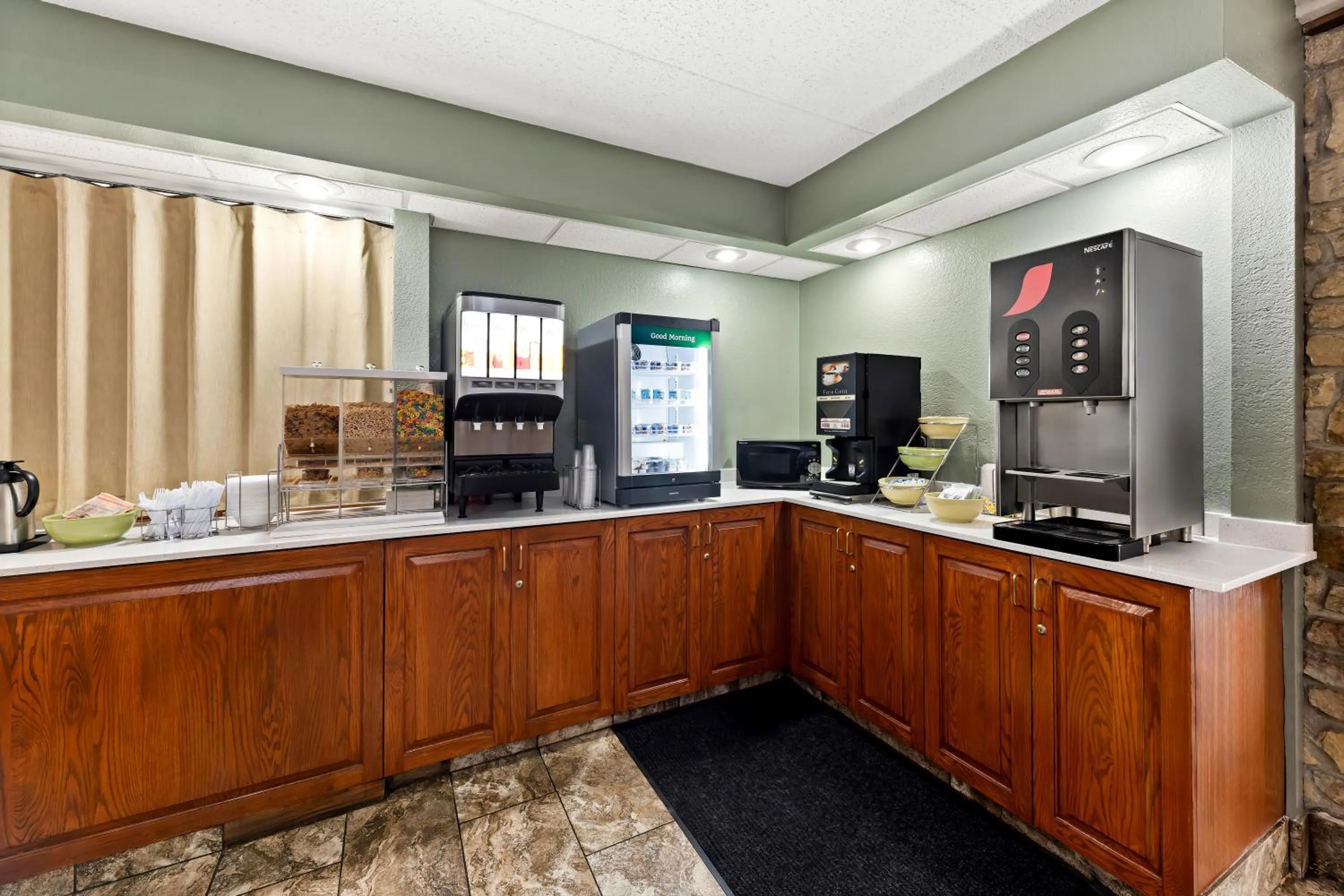 Breakfast in Suburban Studios Mason Near Kings Island