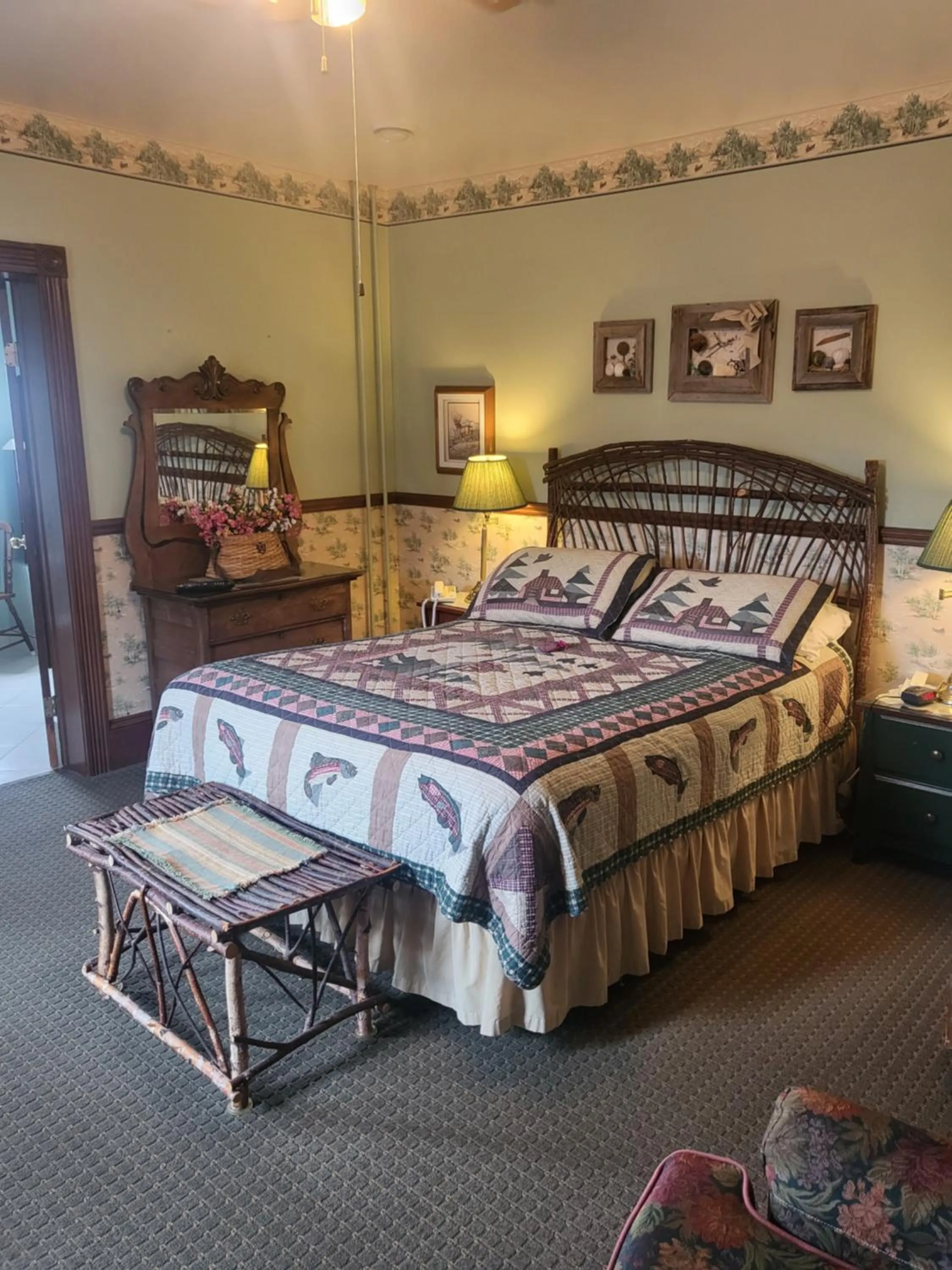 Bed in Cranberry Cove Inn
