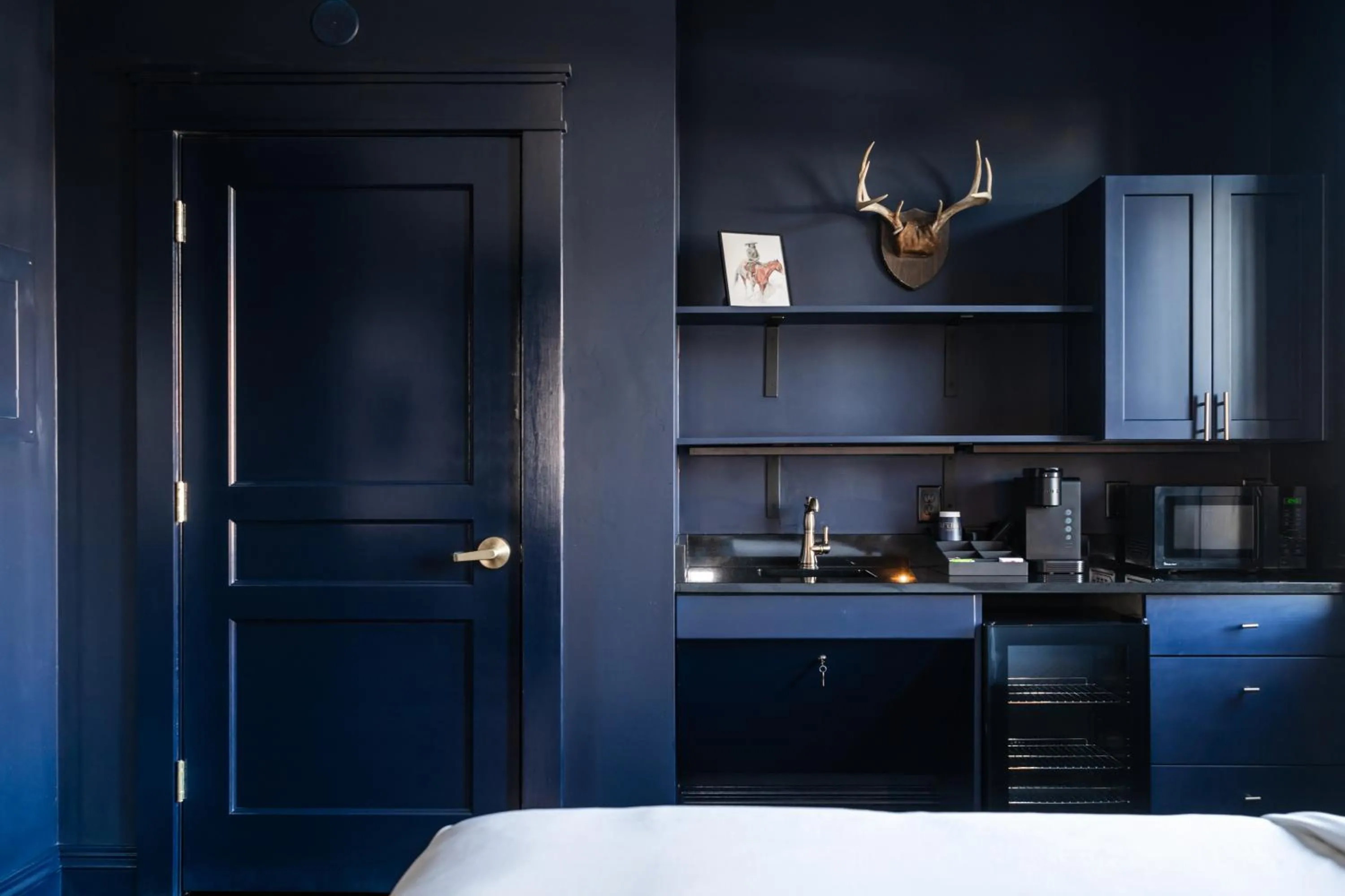 Kitchen or kitchenette, Bed in The Hotel Melrose