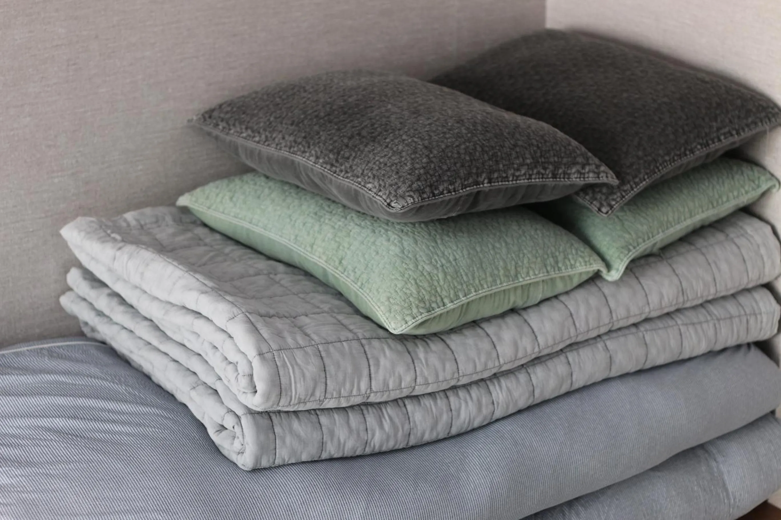 Bed in Yang Yang Surfers Paradise Stay