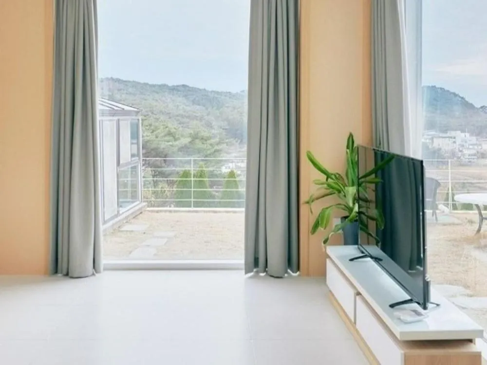 The Mare Pool Villa Pension