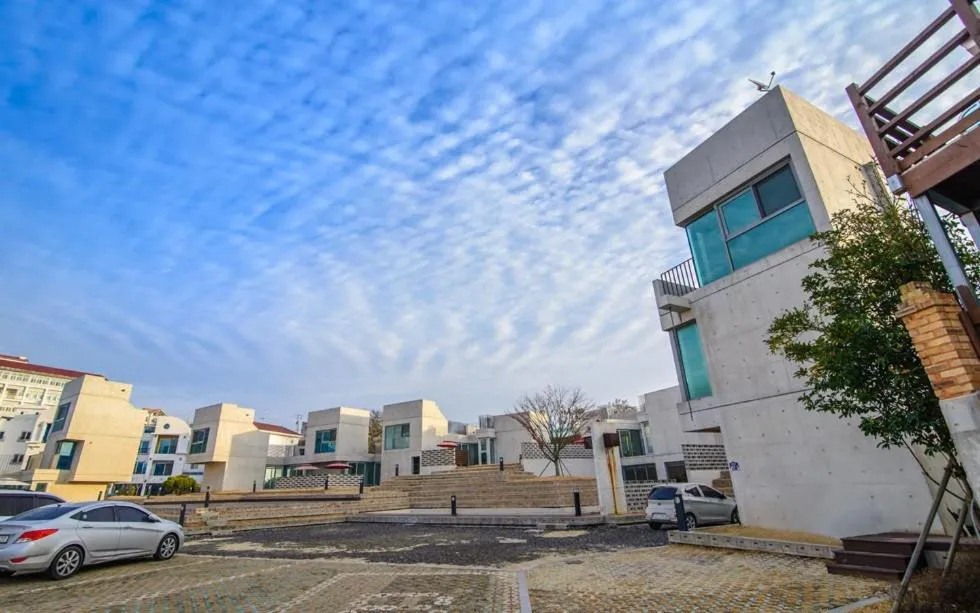 Tongyeong Monofunny Pension