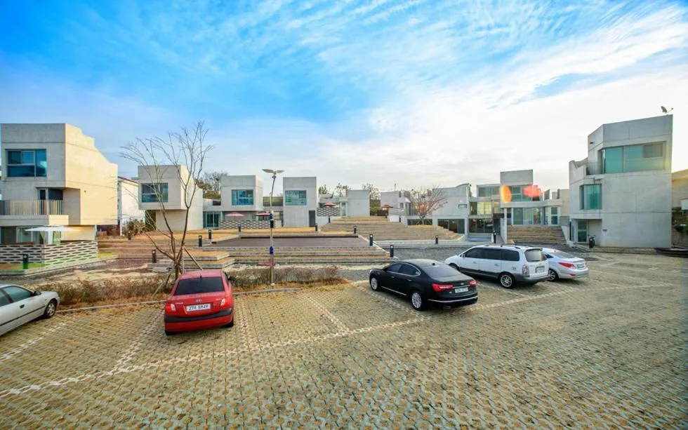 Tongyeong Monofunny Pension