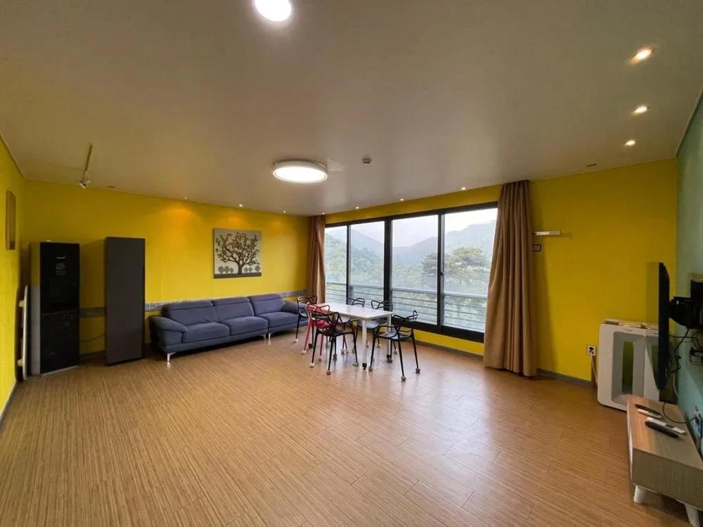 Yangju Gray Castle Pension