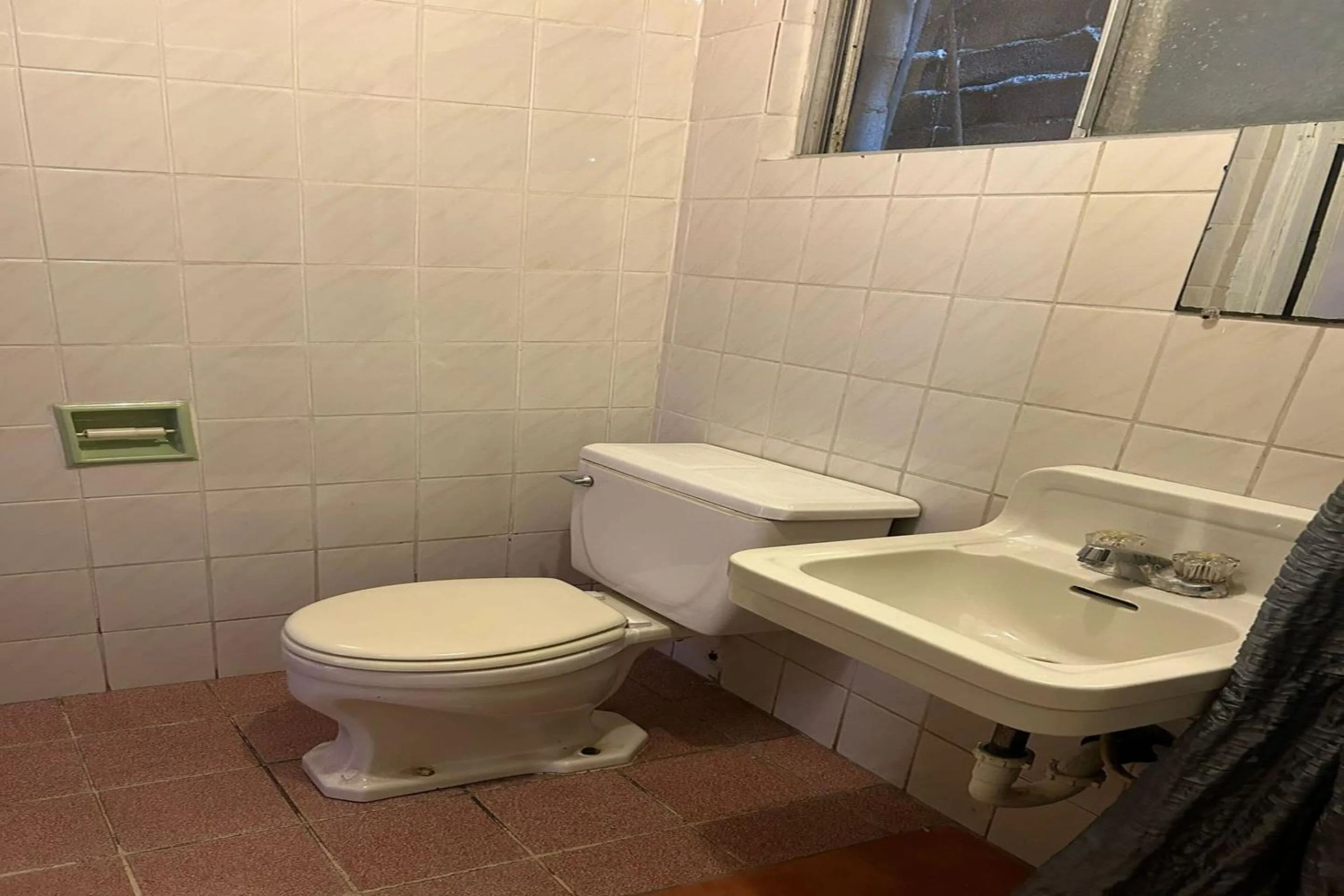 Bathroom in OYO Hotel Linda Tijuana