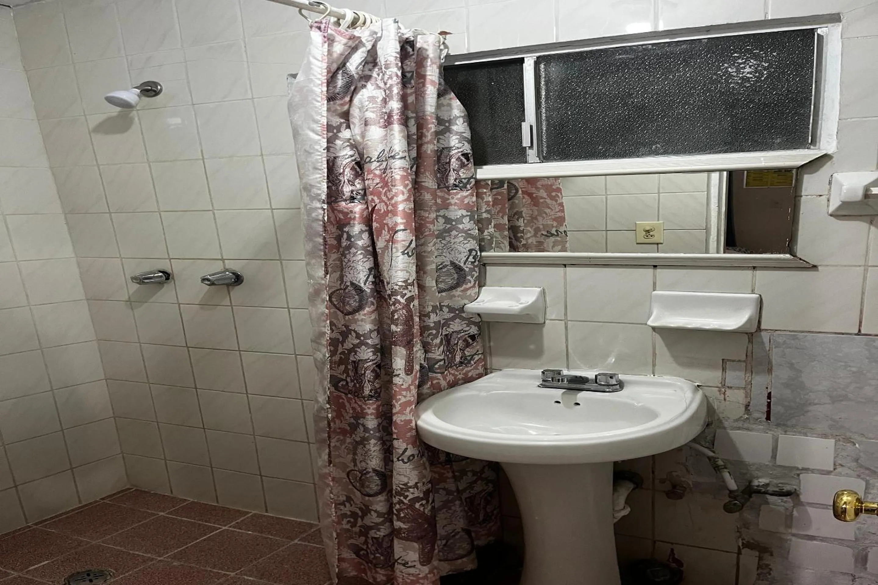 Bathroom in OYO Hotel Linda Tijuana