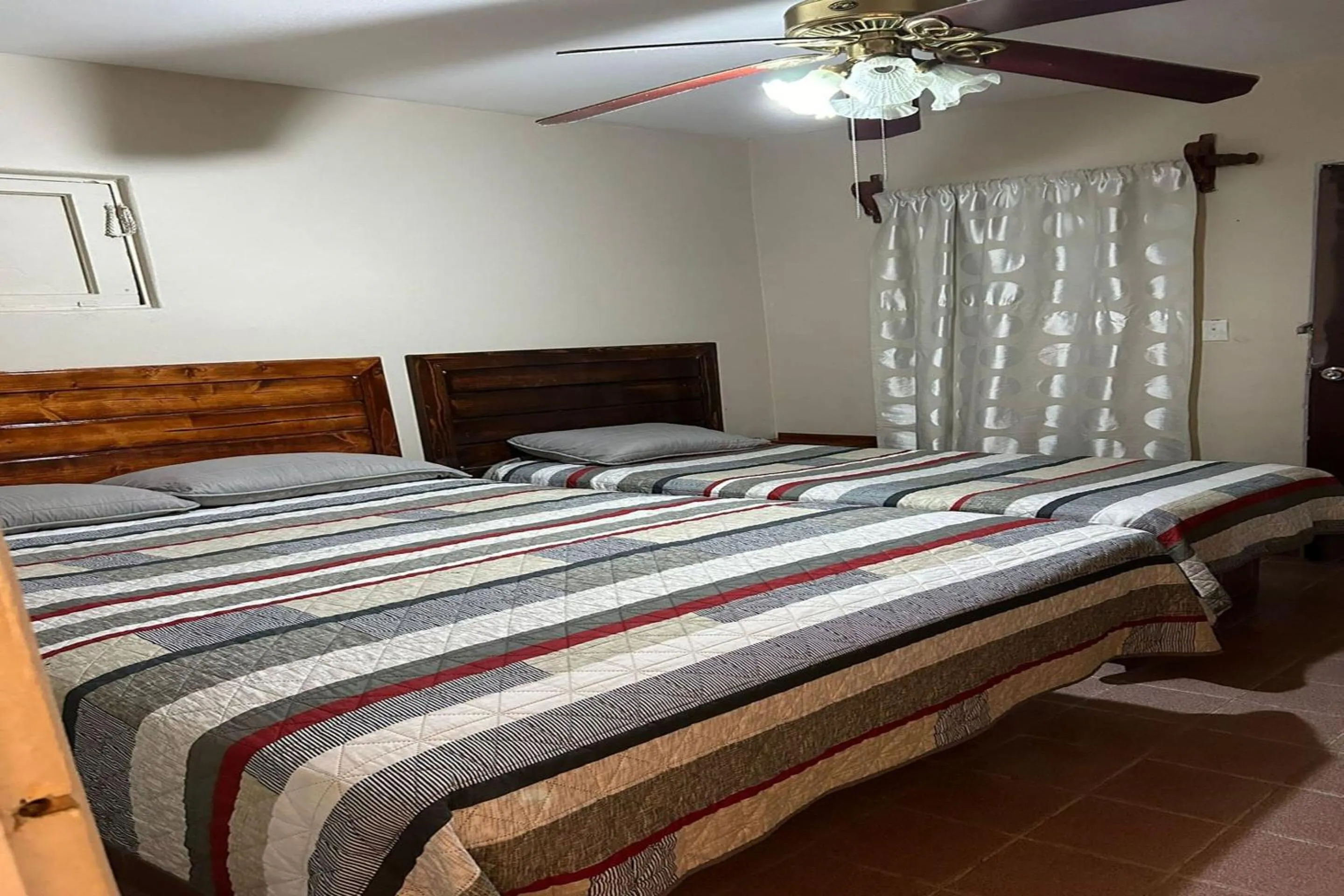 Bedroom in OYO Hotel Linda Tijuana