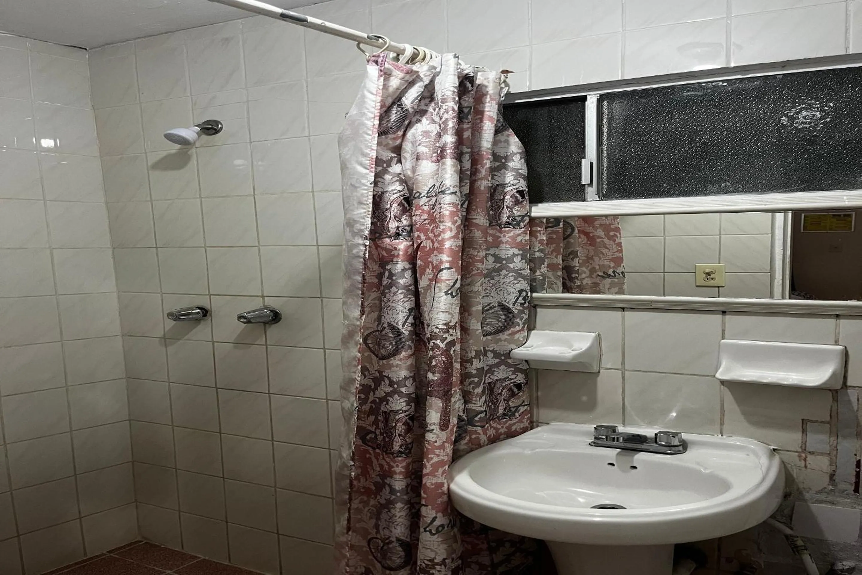 Bathroom in OYO Hotel Linda Tijuana