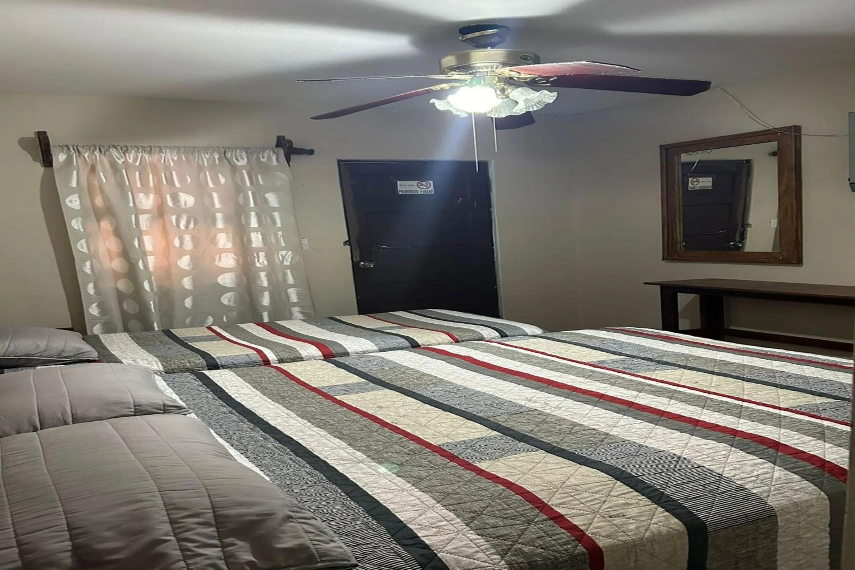 Bedroom in OYO Hotel Linda Tijuana