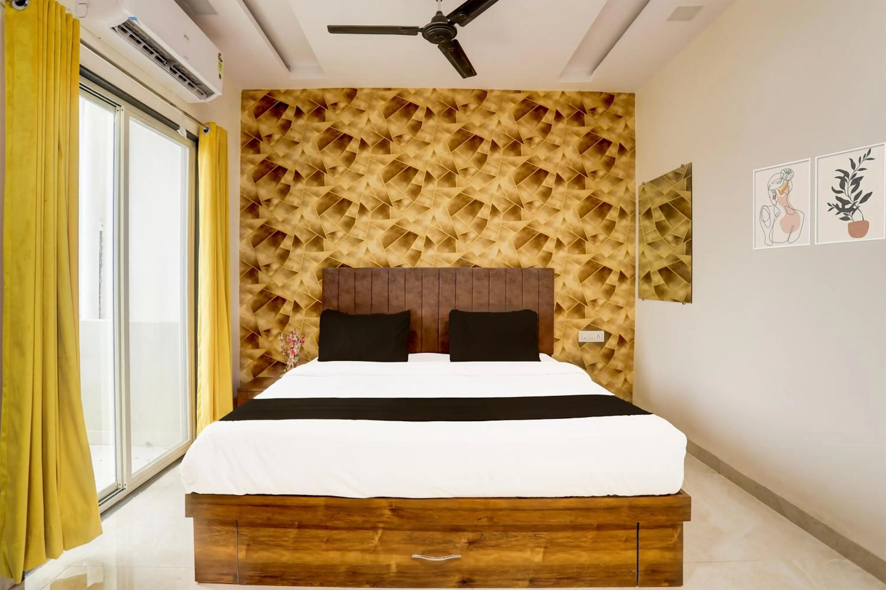 Bedroom, Bed in Hotel O Gaurav