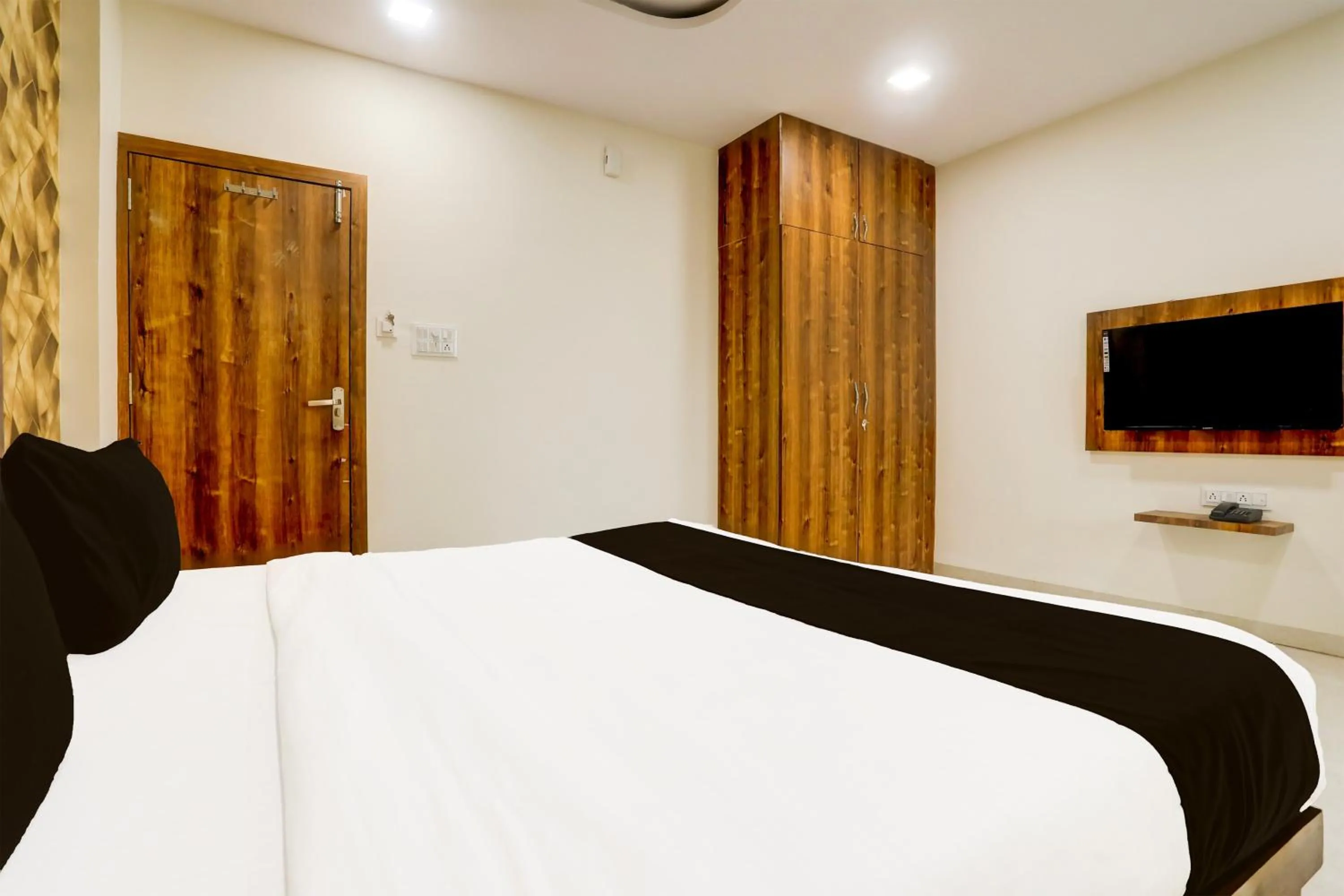 Bedroom, Bed in Hotel O Gaurav