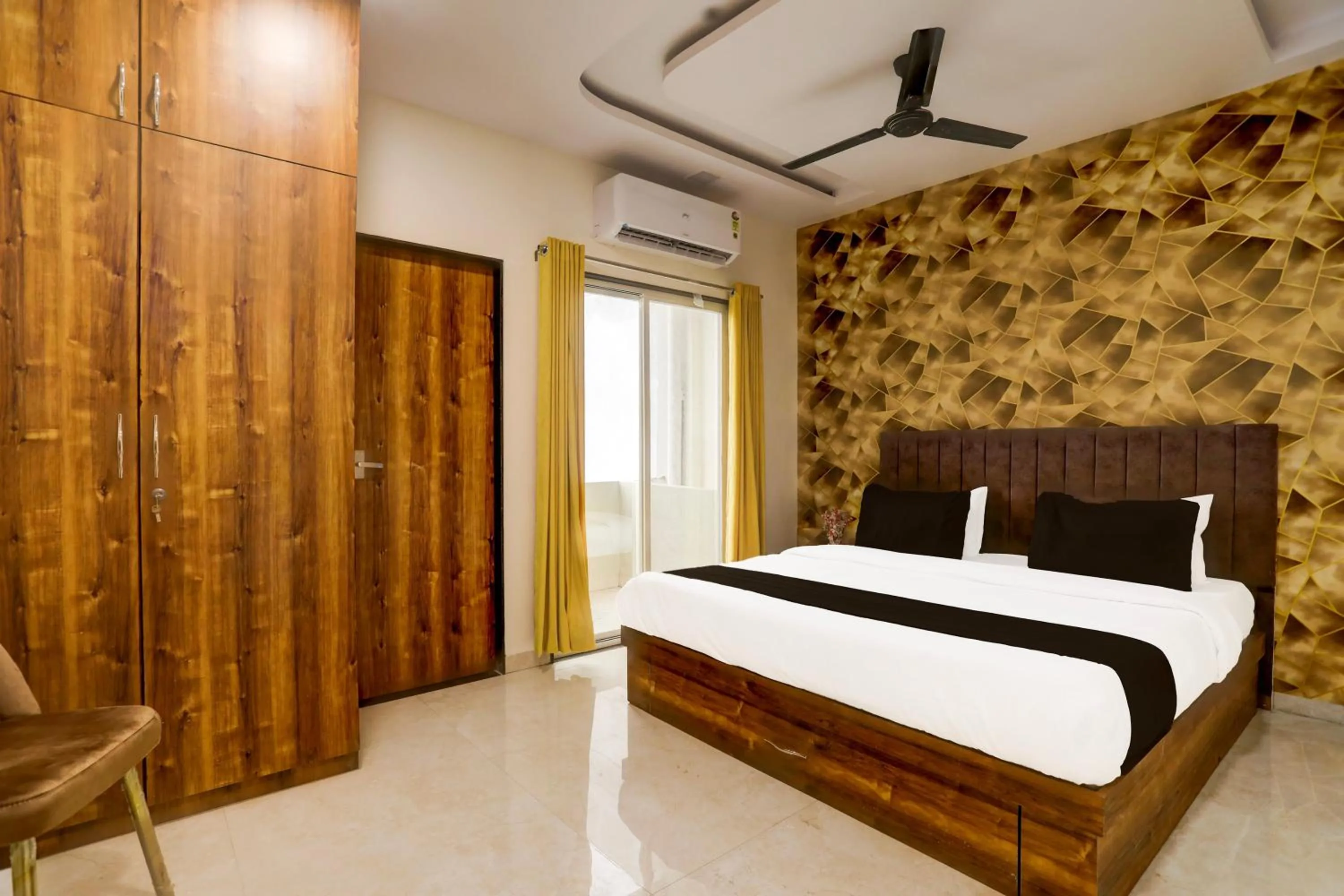 Lobby or reception, Bed in Hotel O Gaurav