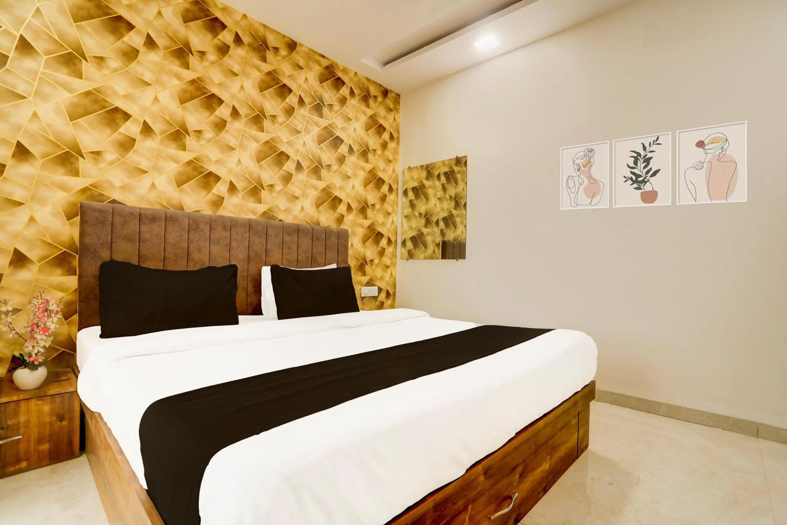 Bedroom, Bed in Hotel O Gaurav