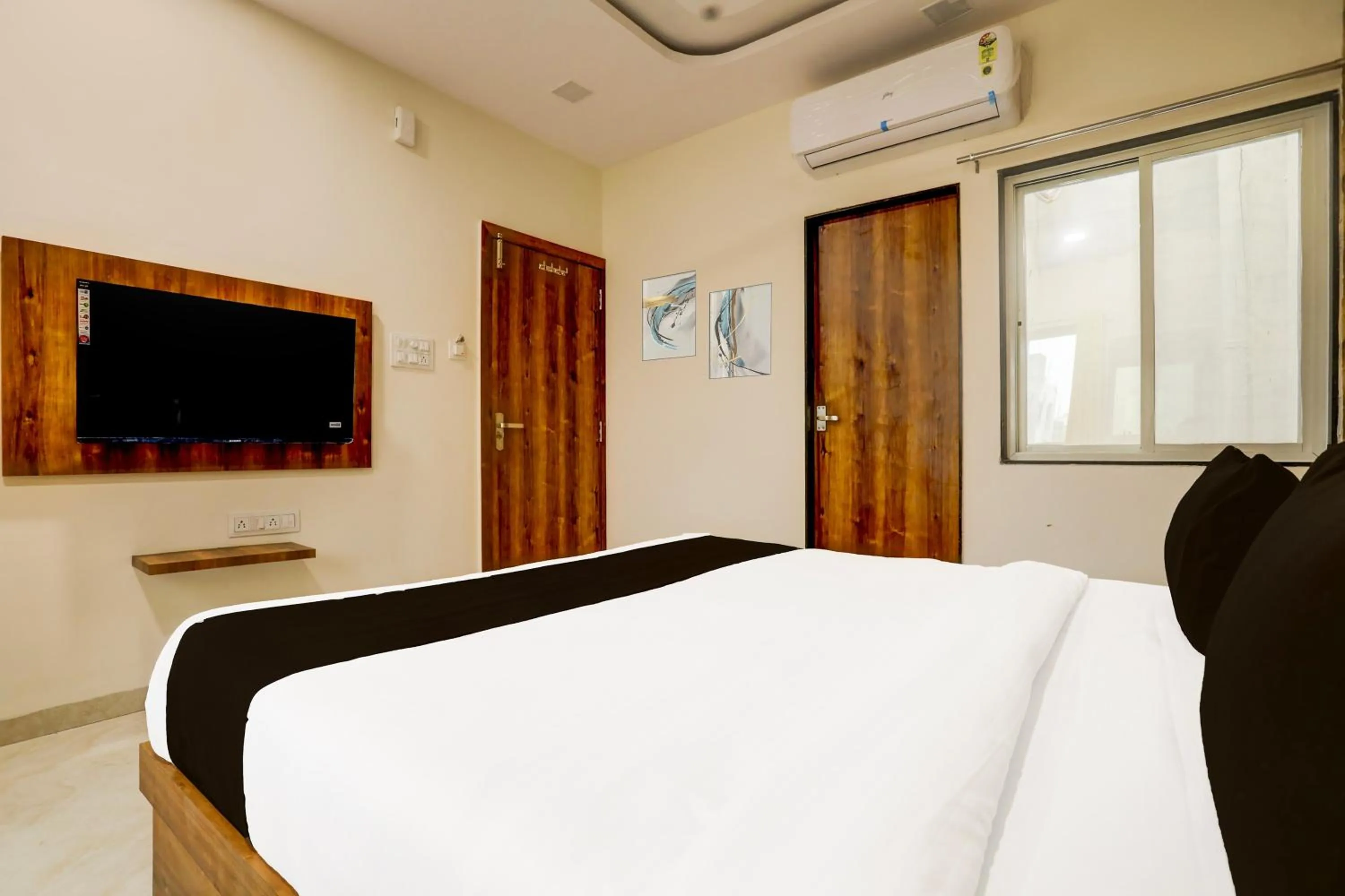 Bedroom, Bed in Hotel O Gaurav