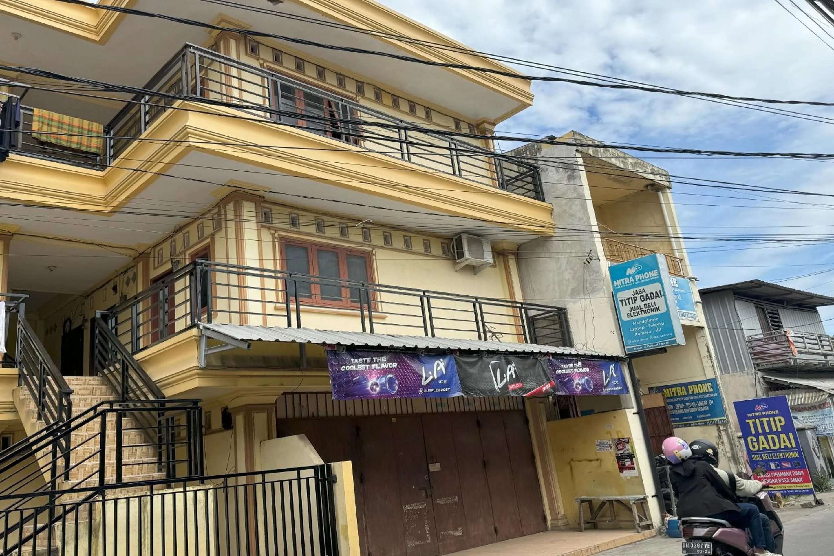 Facade/entrance in Hotel O Kost Btnompo Near SDI Bontosallang