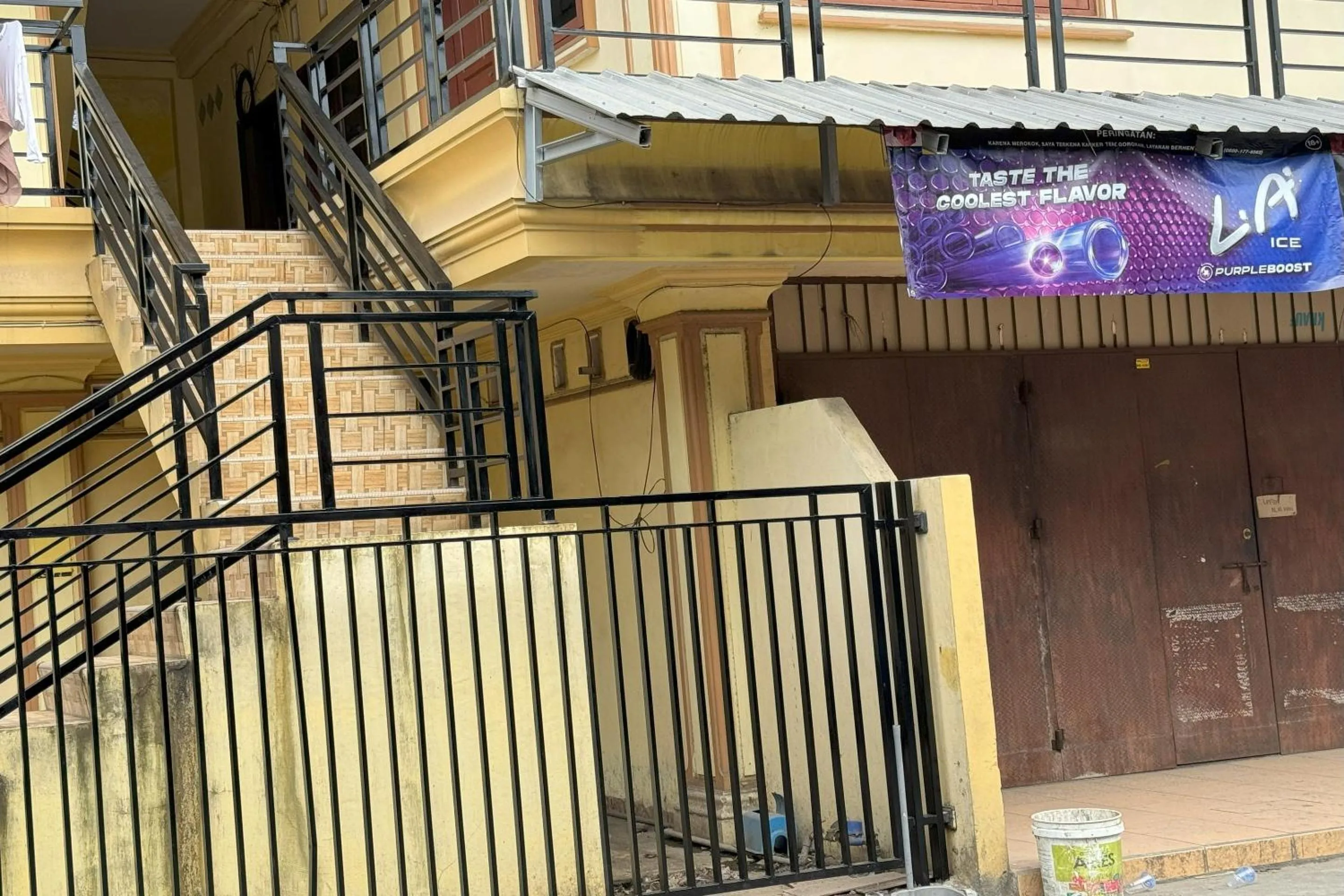 Facade/entrance in Hotel O Kost Btnompo Near SDI Bontosallang