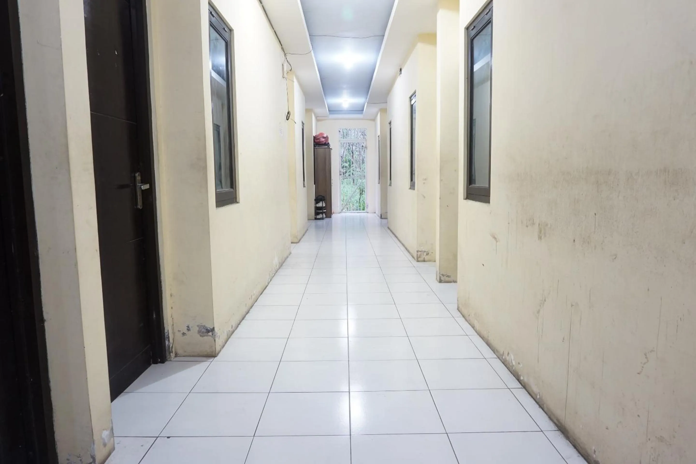 Lobby or reception in Hotel O Kost Aisyah Near Citra Grand Galesong City(Pattalassang)