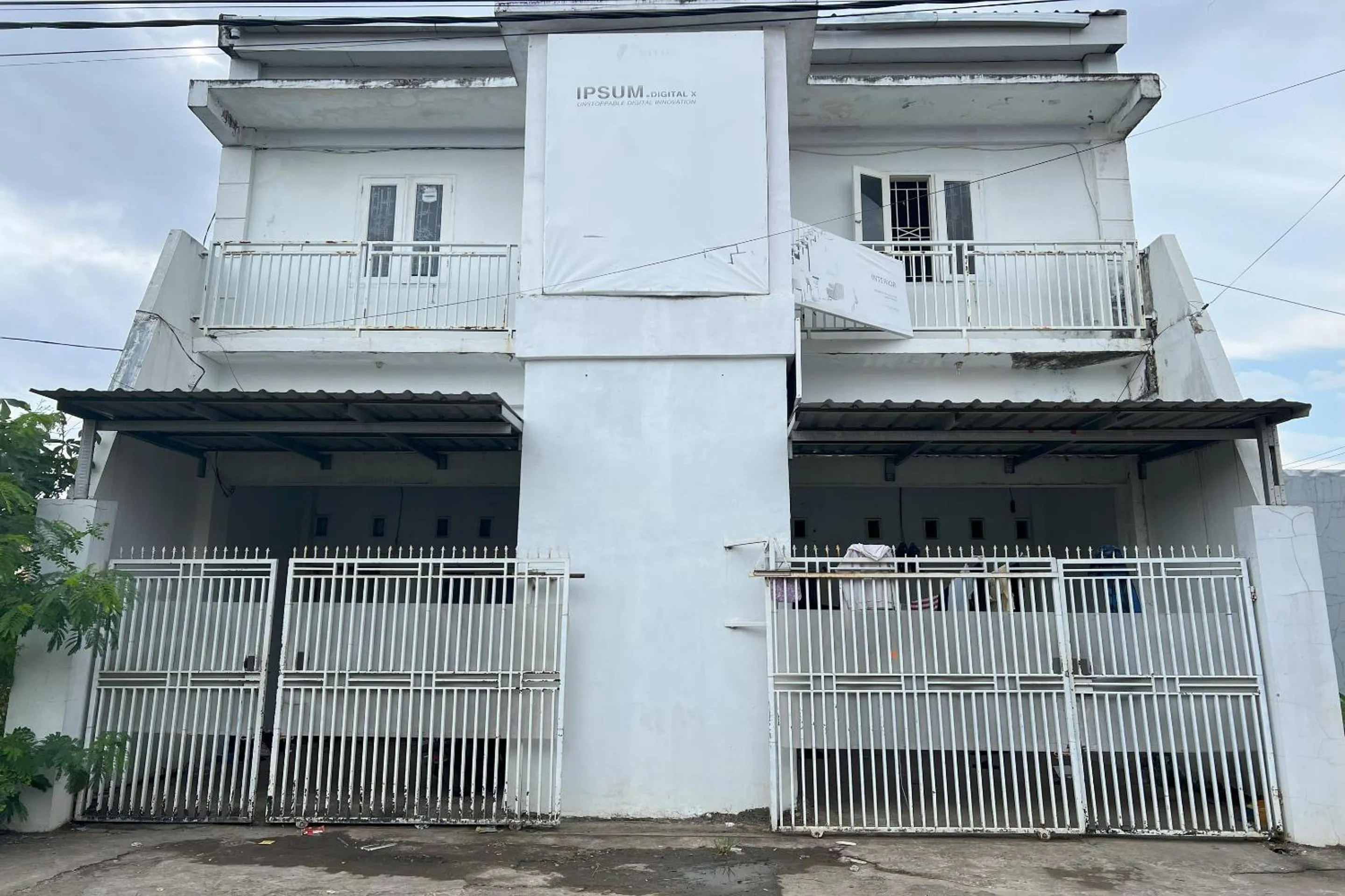 Facade/entrance in Hotel O Kost Aisyah Near Citra Grand Galesong City(Pattalassang)