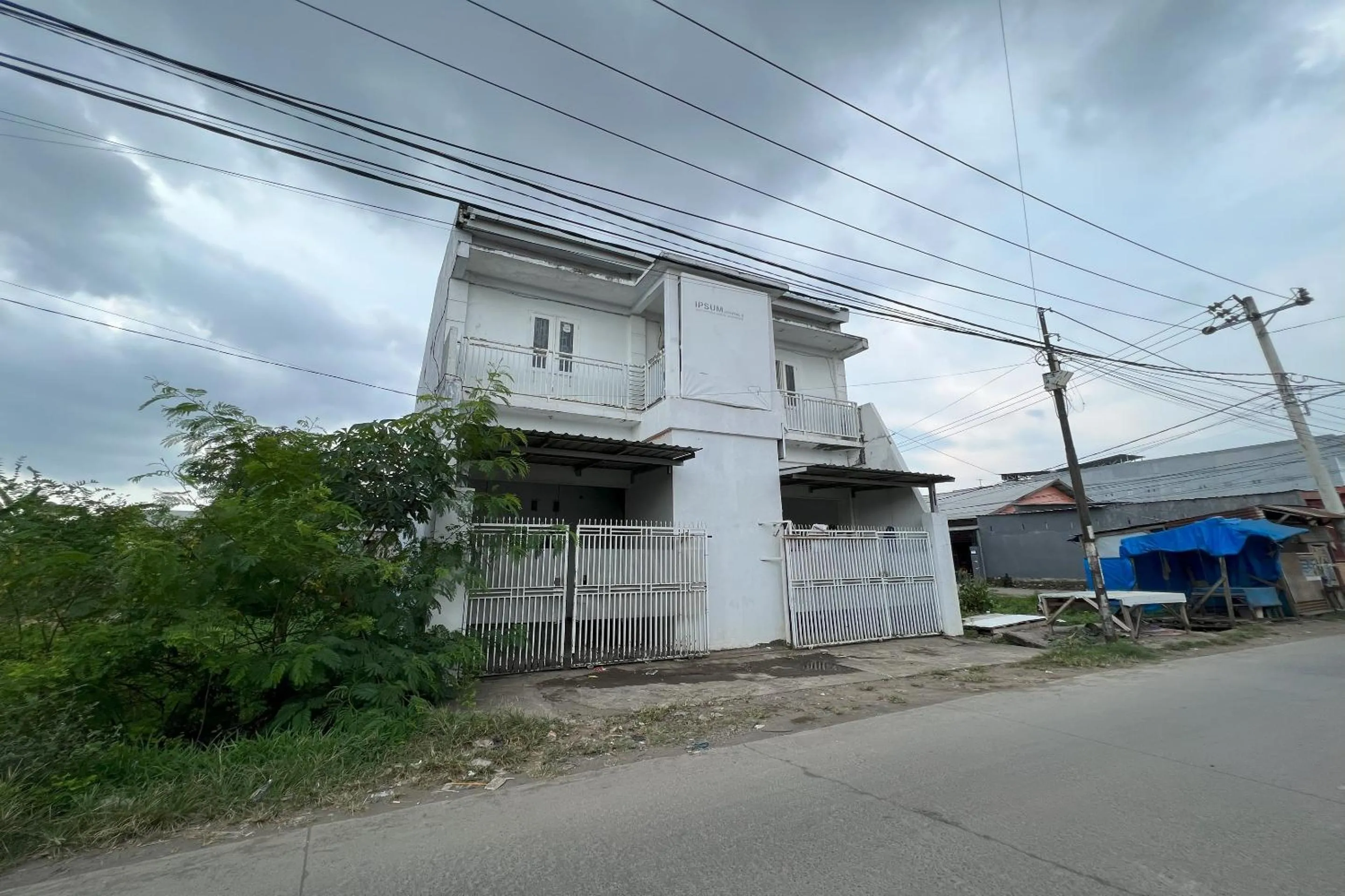 Facade/entrance in Hotel O Kost Aisyah Near Citra Grand Galesong City(Pattalassang)