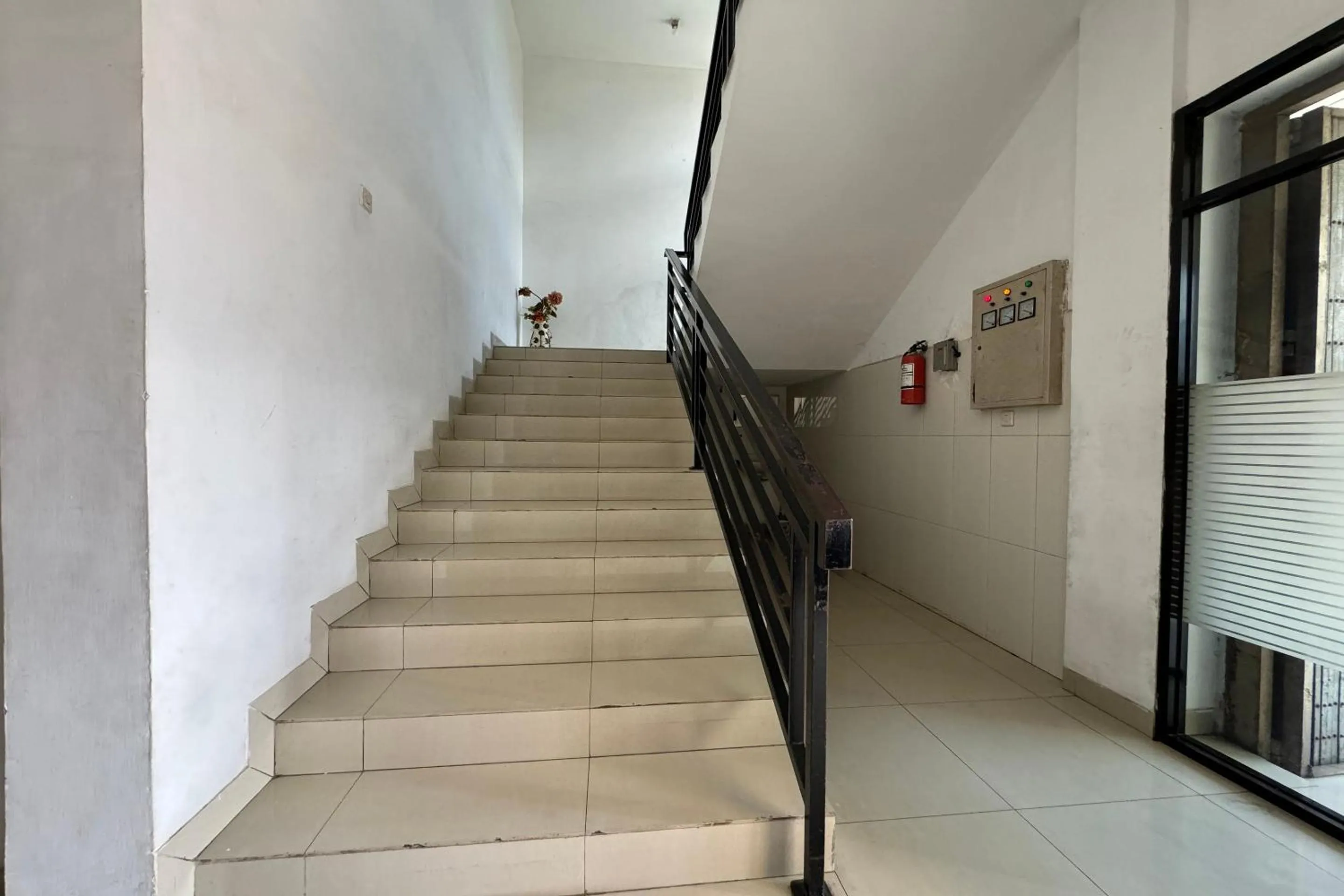 Lobby or reception in Hotel O Kost Aisyah Near Citra Grand Galesong City(Pattalassang)