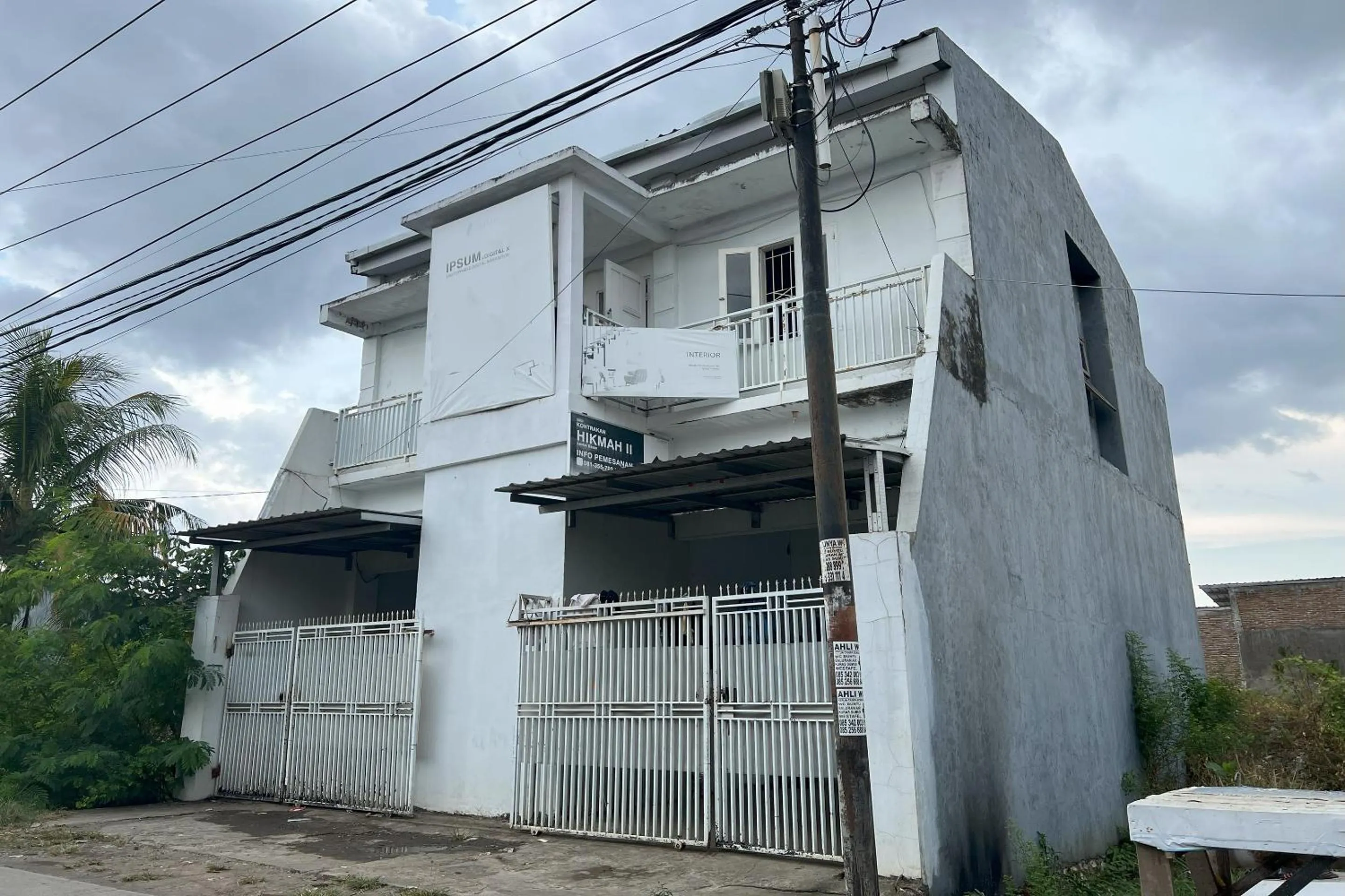 Facade/entrance in Hotel O Kost Aisyah Near Citra Grand Galesong City(Pattalassang)