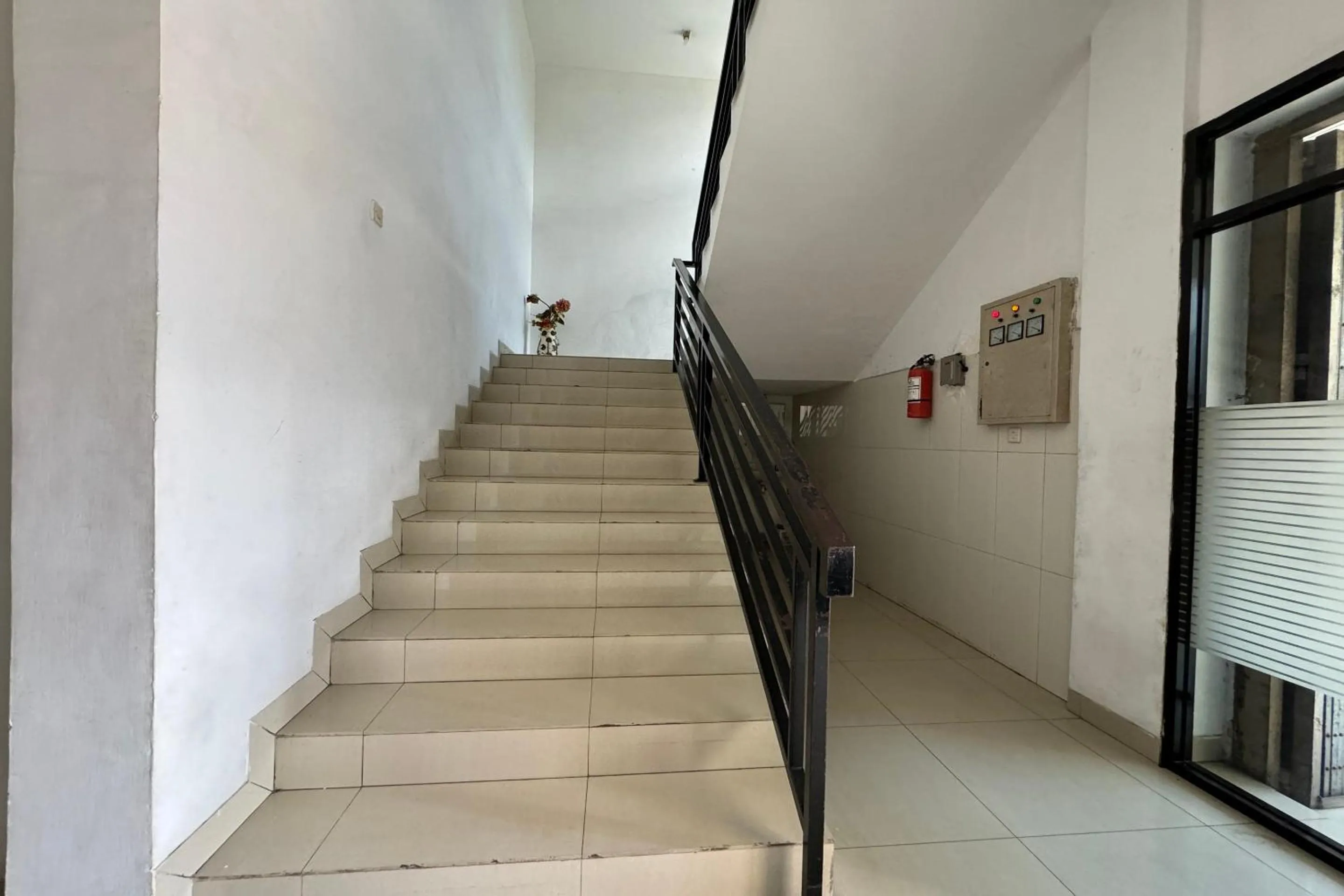 Lobby or reception in Hotel O Kost Aisyah Near Citra Grand Galesong City(Pattalassang)